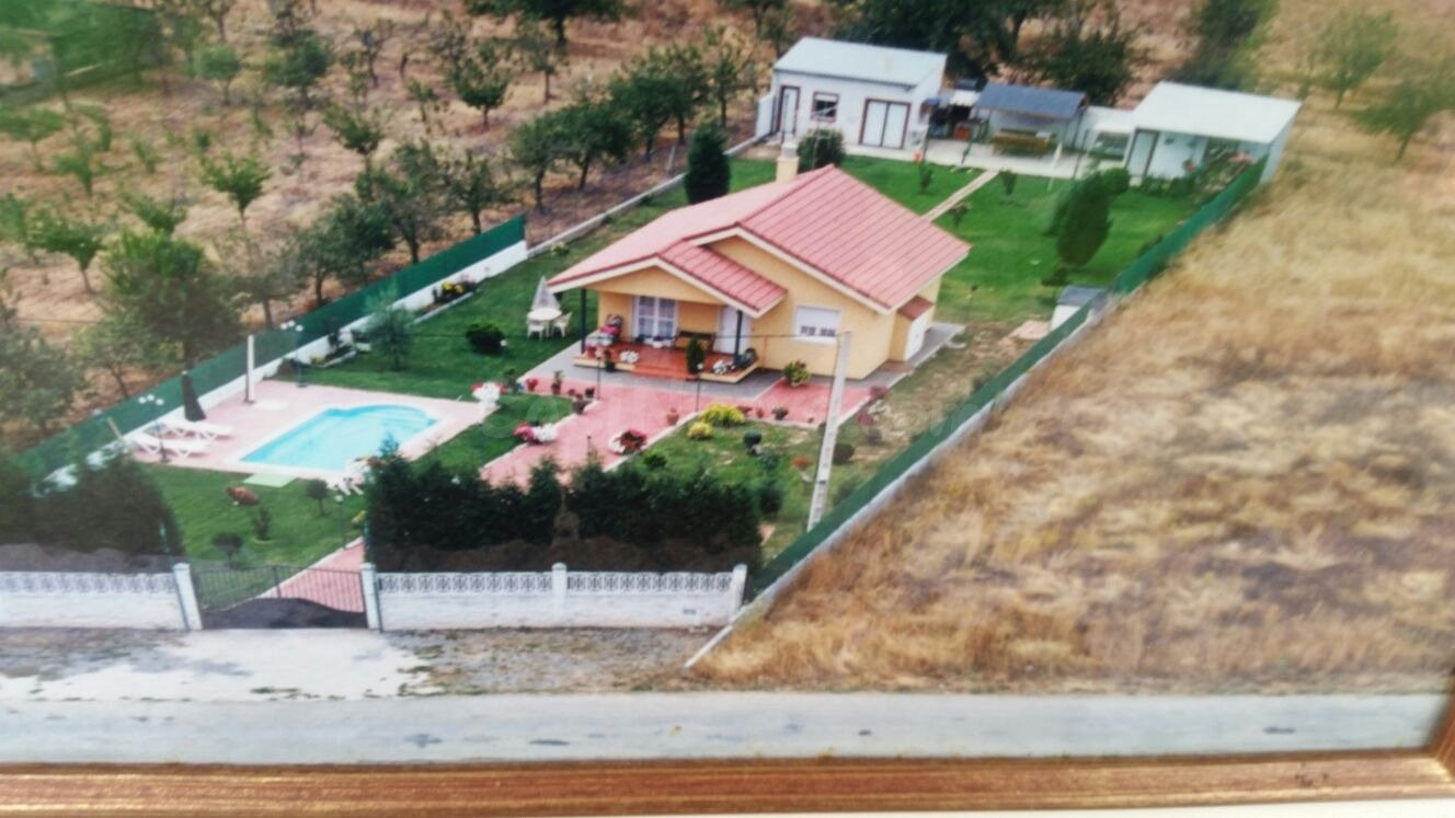 CASA CON FINCA Y PISCINA EN CABAÑAS RARAS