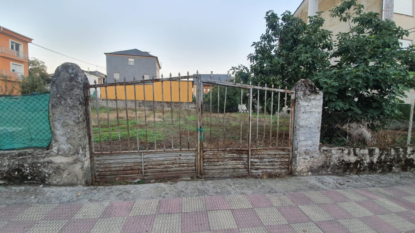 SE VENDE SOLAR EN CACABELOS DE 900 METROS