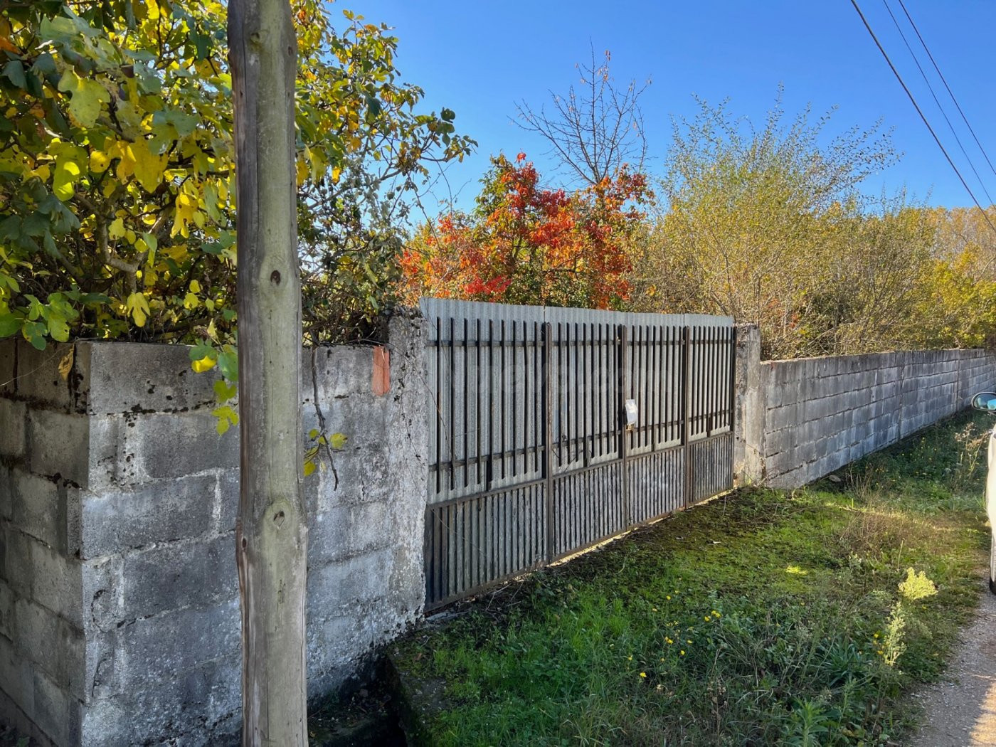 SE VENDE FINCA RUSTICA EN CARRACEDELO CON NAVE DE 350 M2