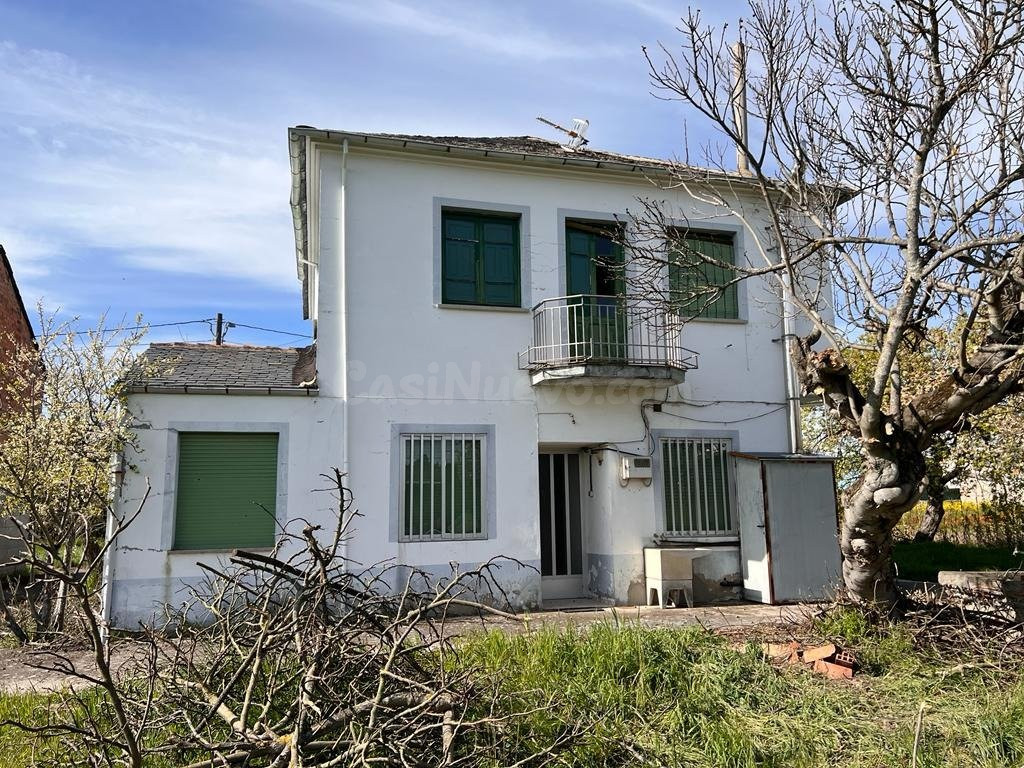CASA CON 1400M2 DE TERRENO EN MAGAZ DE ABAJO