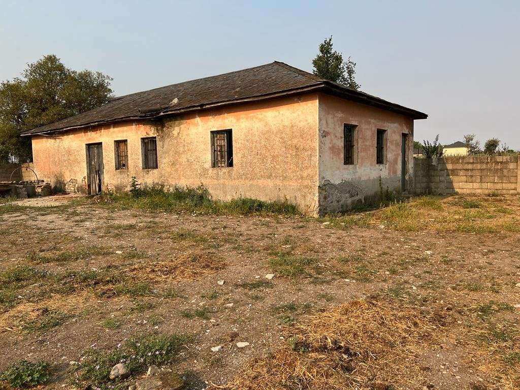 SE VENDE CASA DE PLANTA BAJA CON 1300M2 DE PARCELA URBANA