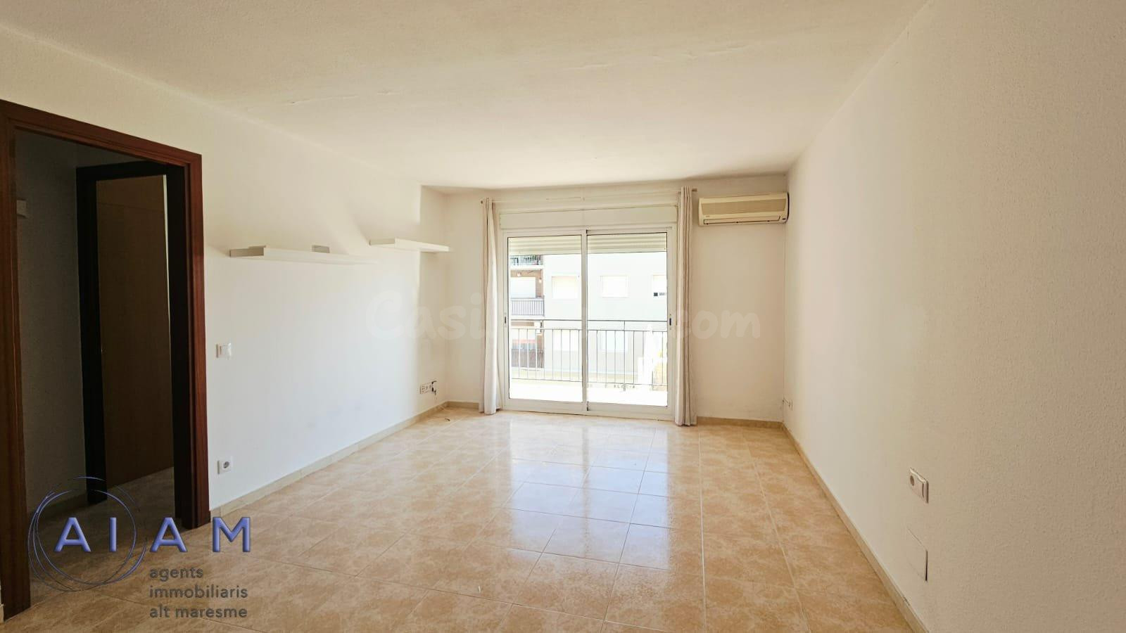 ACOGEDOR PISO EN PINEDA DE MAR
