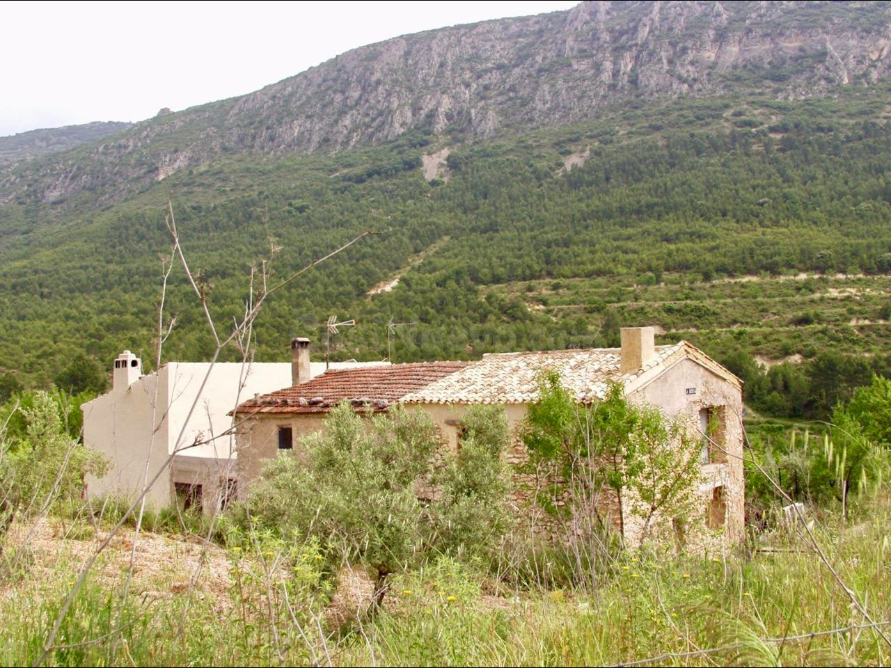 ENCANTADORA MASÍA RÚSTICA PARA REFORMAR CERCA DE SELLA, COMUNIDAD VALENCIANA