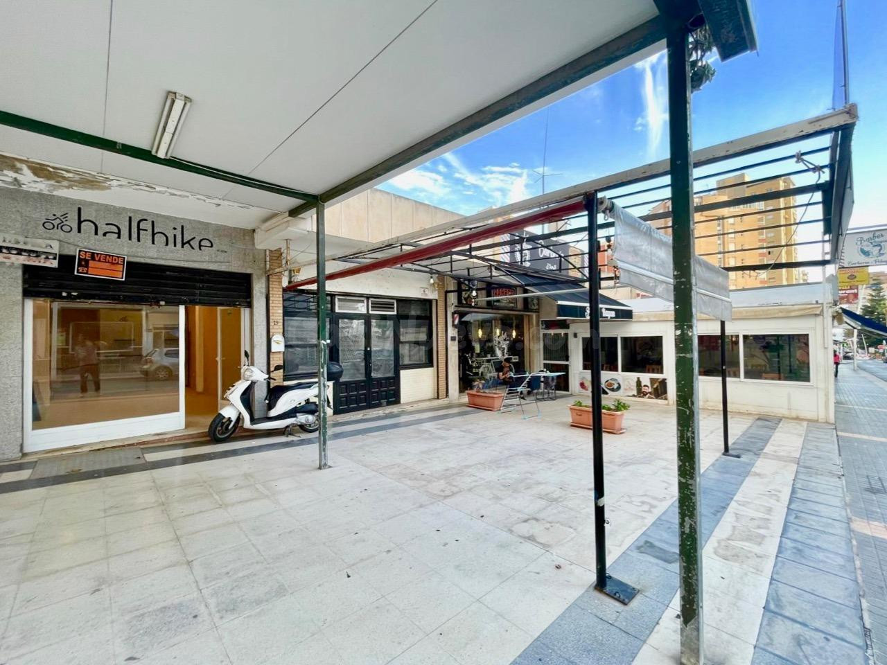 LOCAL COMERCIAL EN VENTA EN LA AVENIDA DOCTOR ORTS LLORCA - BENIDORM