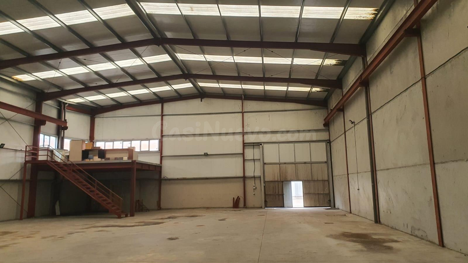 SE VENDE O SE ALQUILA NAVE SEMINUEVA EN CARRACEDELO