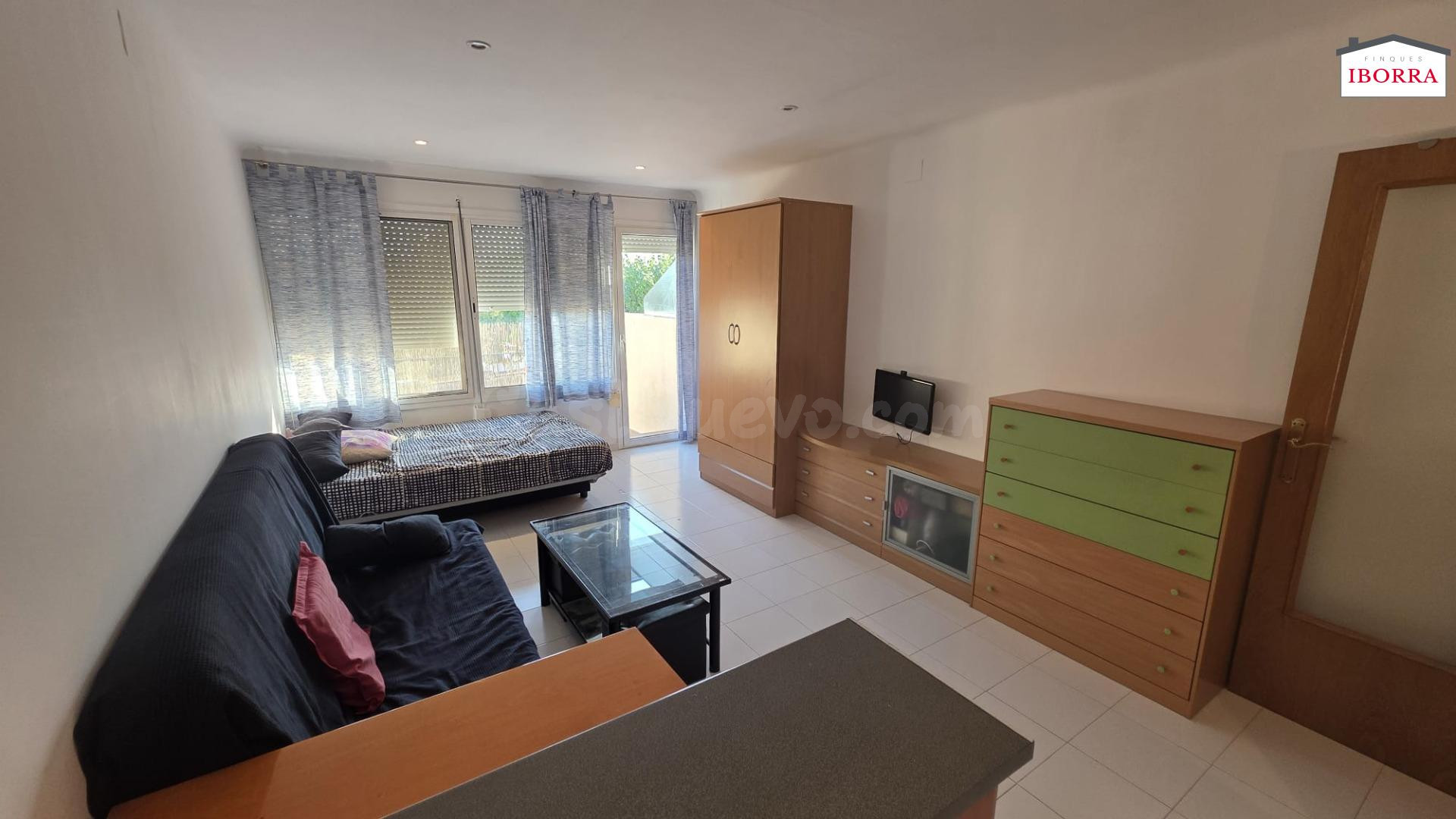ESTUDIO CON TERRAZA, PISCINA, PARKING Y TRASTERO EN SANT DAN