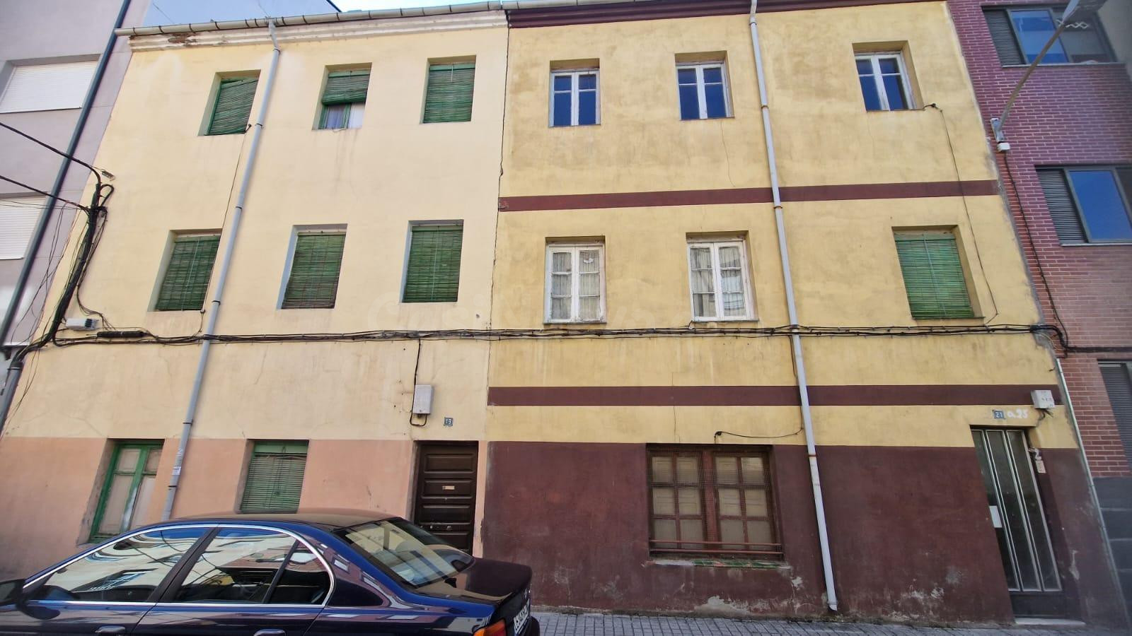 SE VENDE CASA EN PONFERRADA  PARA REFORMA INTEGRAL