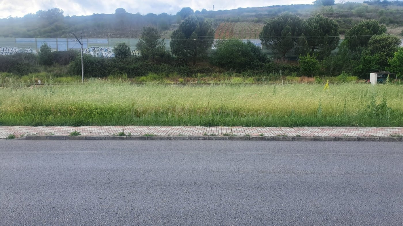 SOLAR EN VENTA EN ALMAZCARA CON 27 METROS A CARRETERA