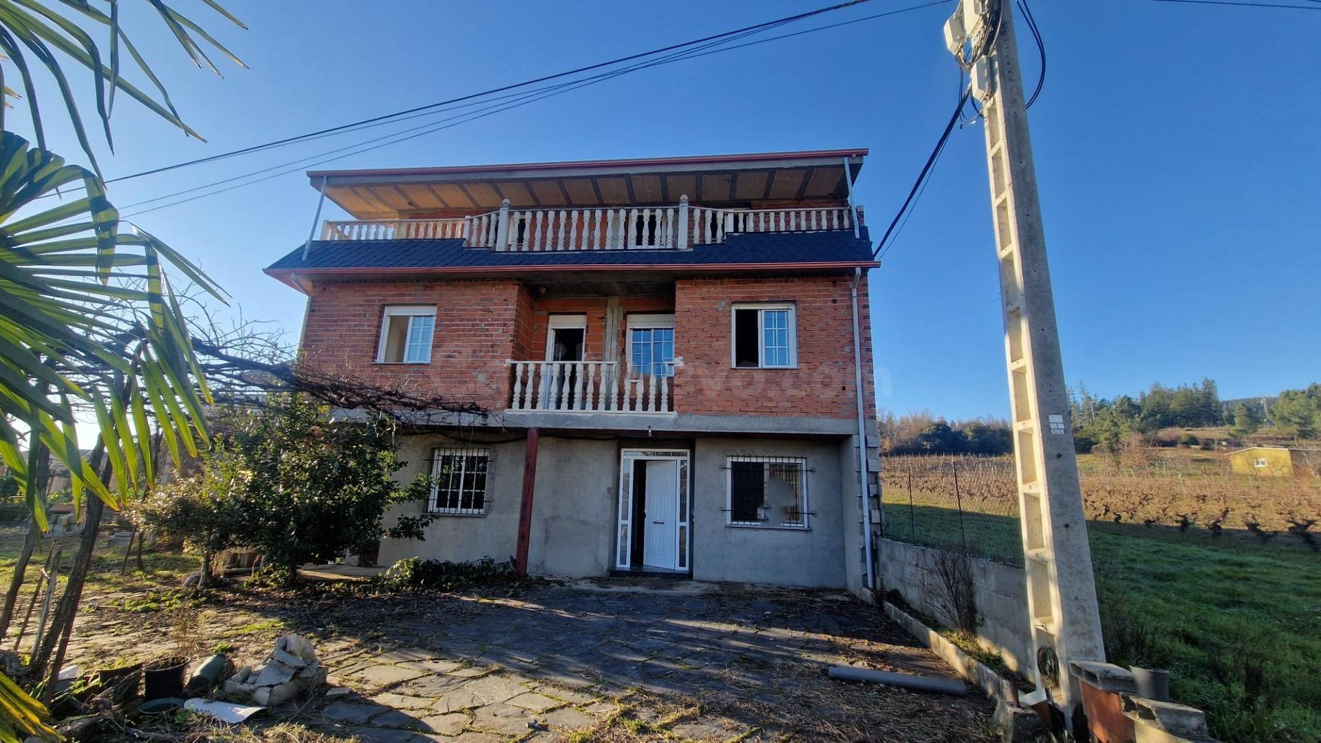 SE VENDA CASA CON TERRENO EN ARGANZA