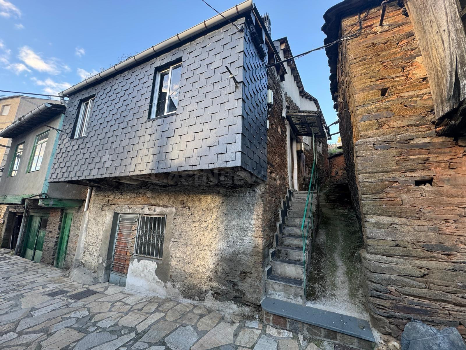 SE VENDE CASA EN CASAIO (PUENTE DOMINGO FLOREZ)