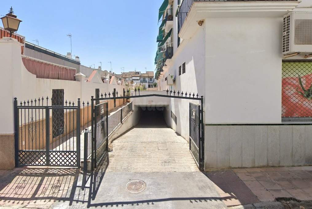 PLAZA DE GARAJE Y TRASTERO PRIVADA