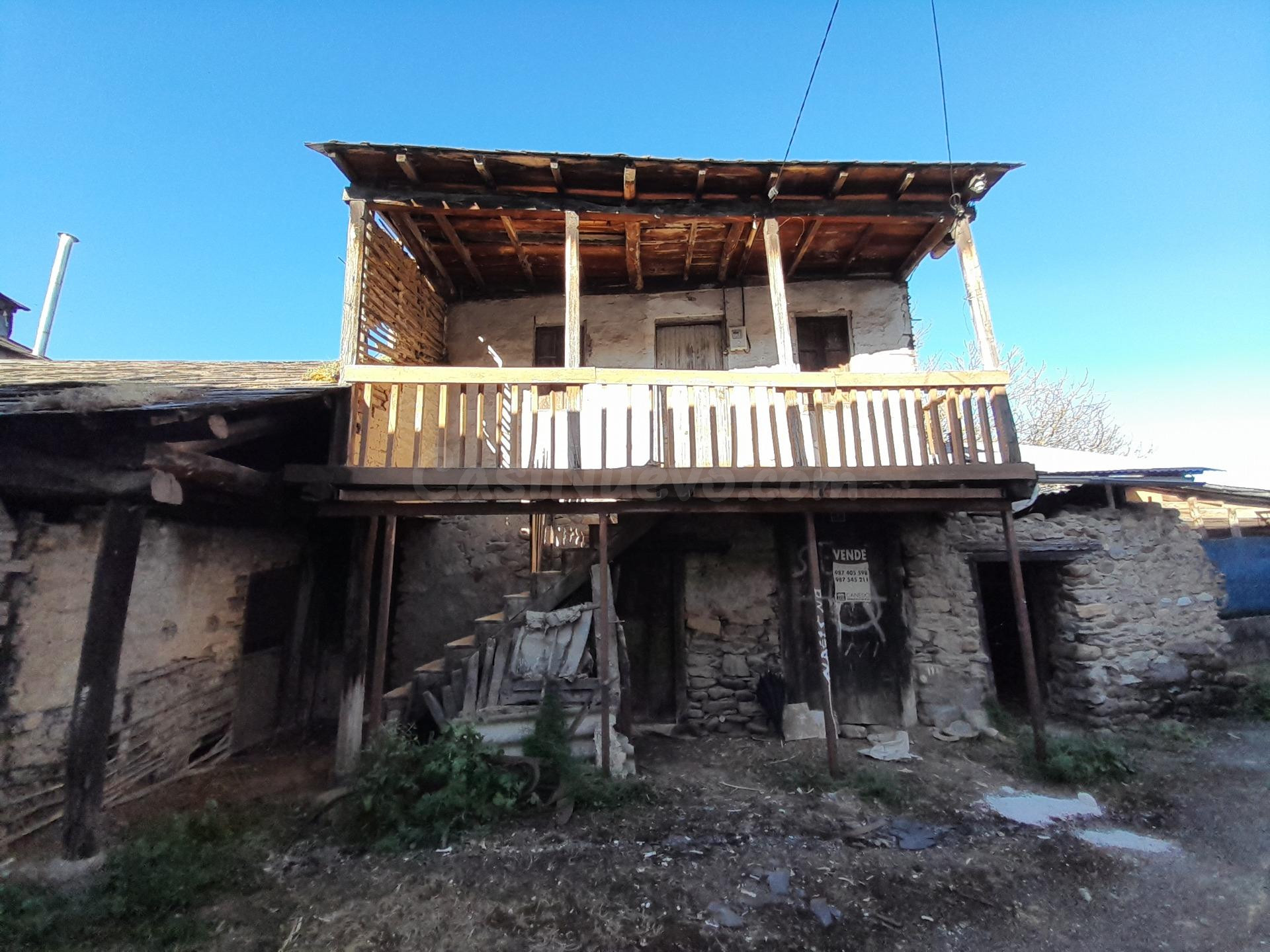 CASA DE PUEBLO PARA REFORMAR CON TERRENO EN VILLADEPALOS
