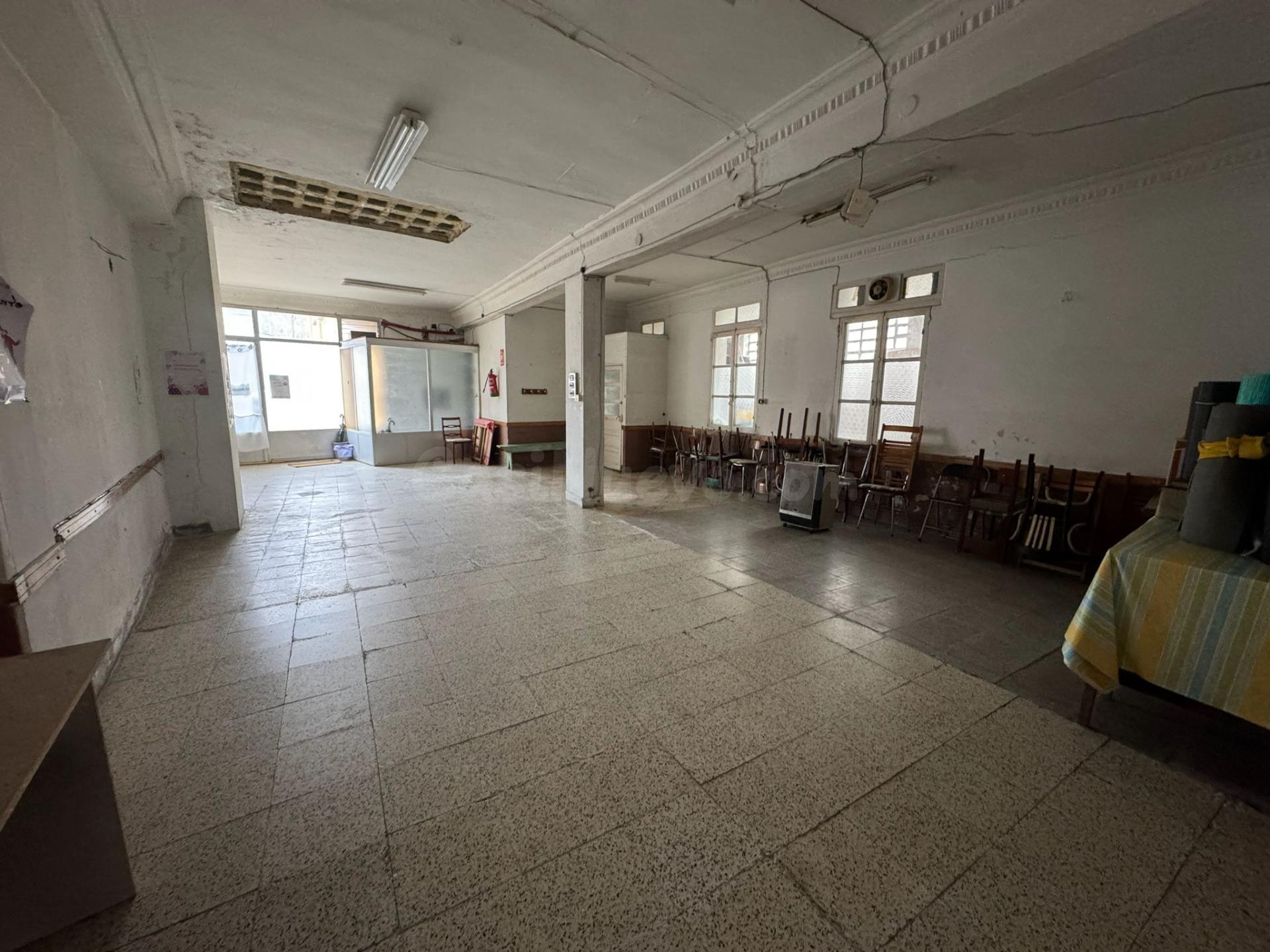SE VENDE LOCAL COMERCIAL DE 120 M2 EN EL CENTRO DE AS NOGAES