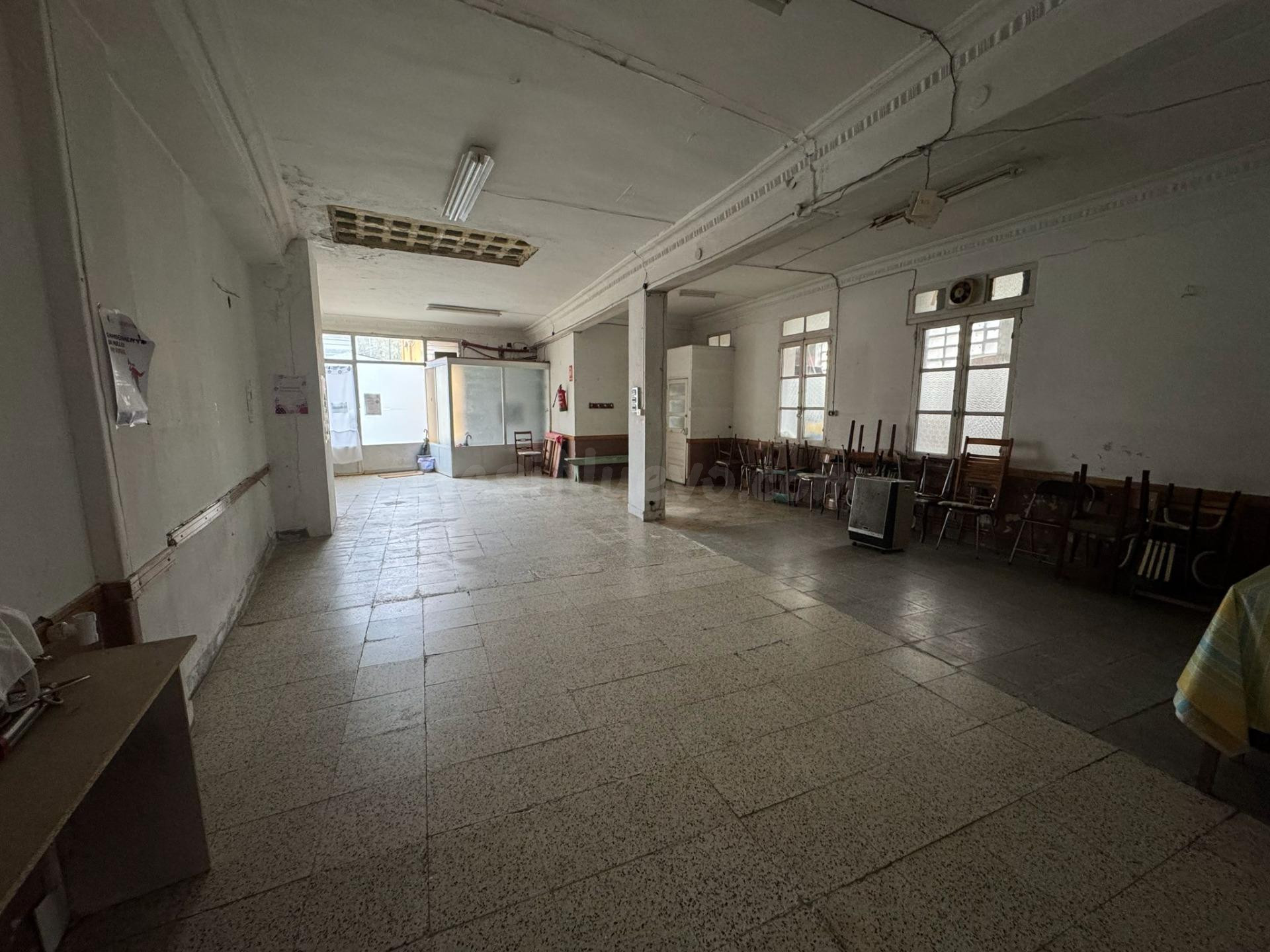 SE VENDE LOCAL COMERCIAL DE 120 M2 EN EL CENTRO DE AS NOGAES - foto 4