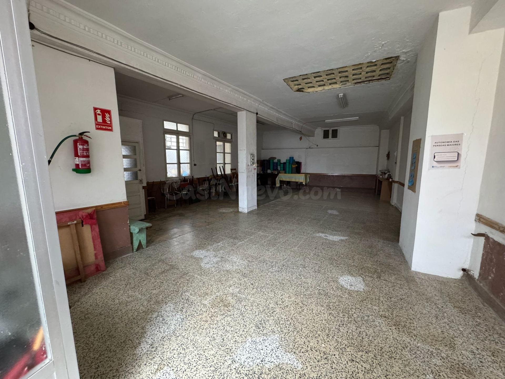 SE VENDE LOCAL COMERCIAL DE 120 M2 EN EL CENTRO DE AS NOGAES - foto 5