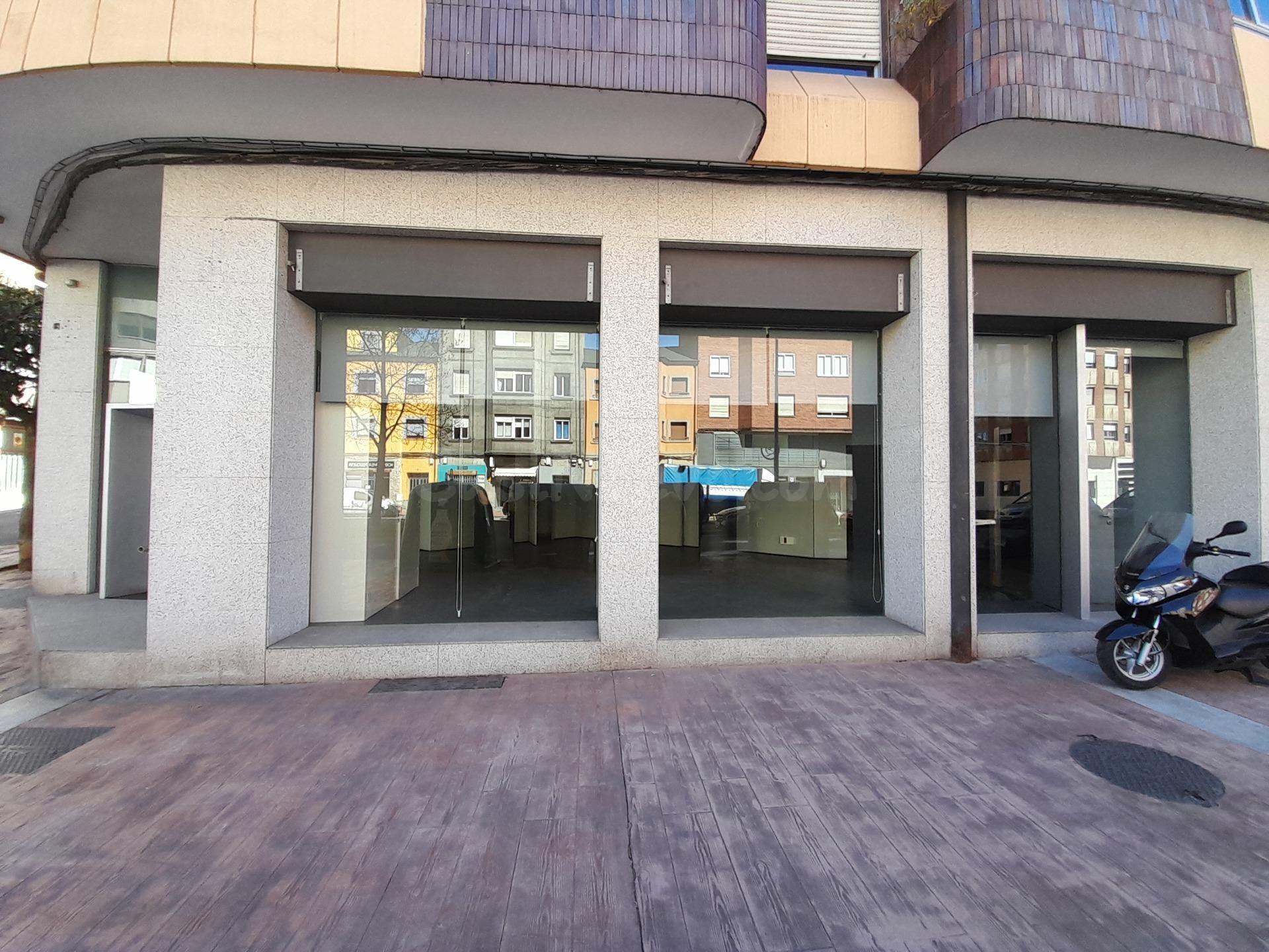 Local Comercial en Alquiler en Av de América, Ponferrada