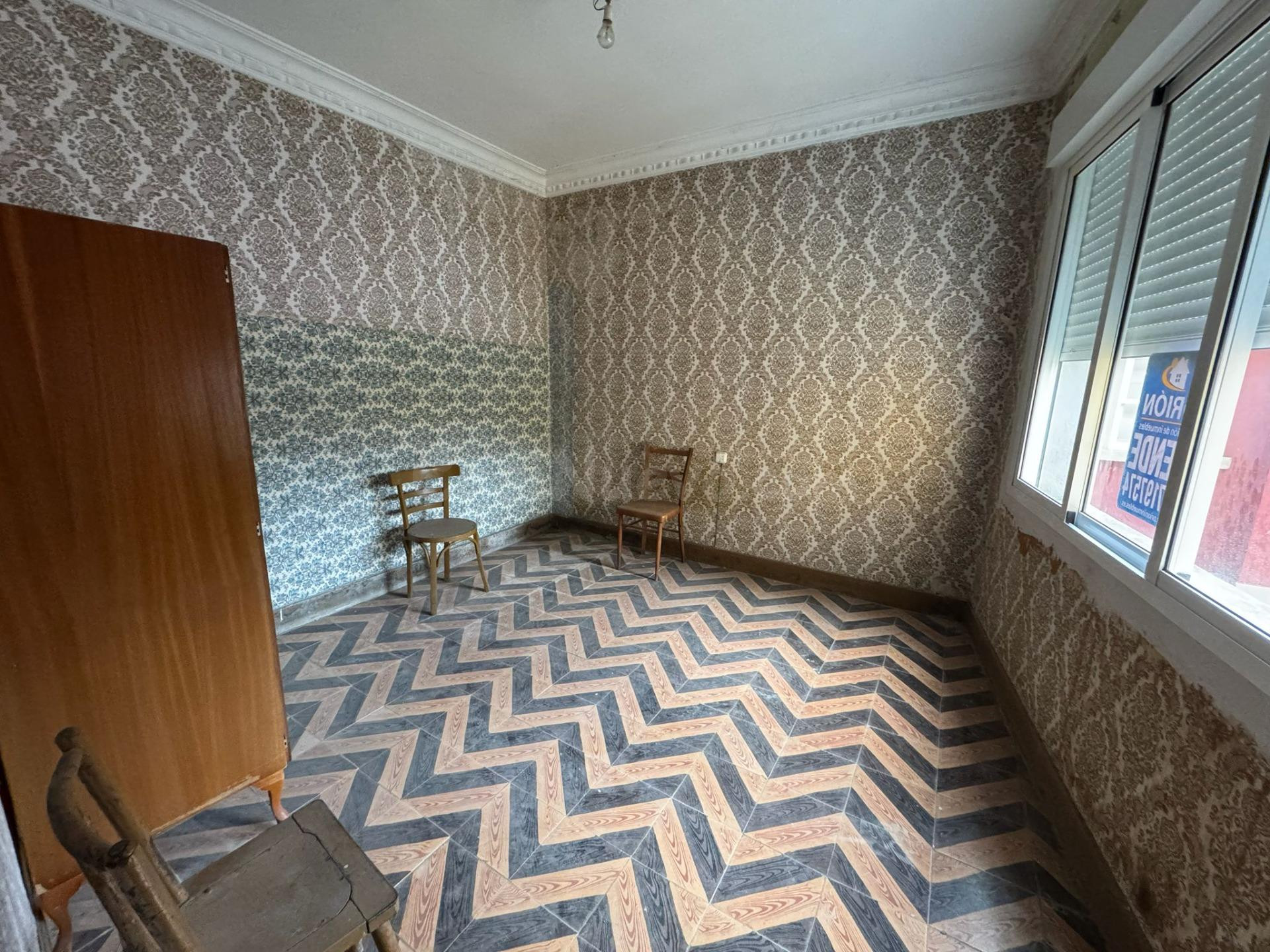 SE VENDE 1º PISO CON TERRAZA EN AS NOGAES