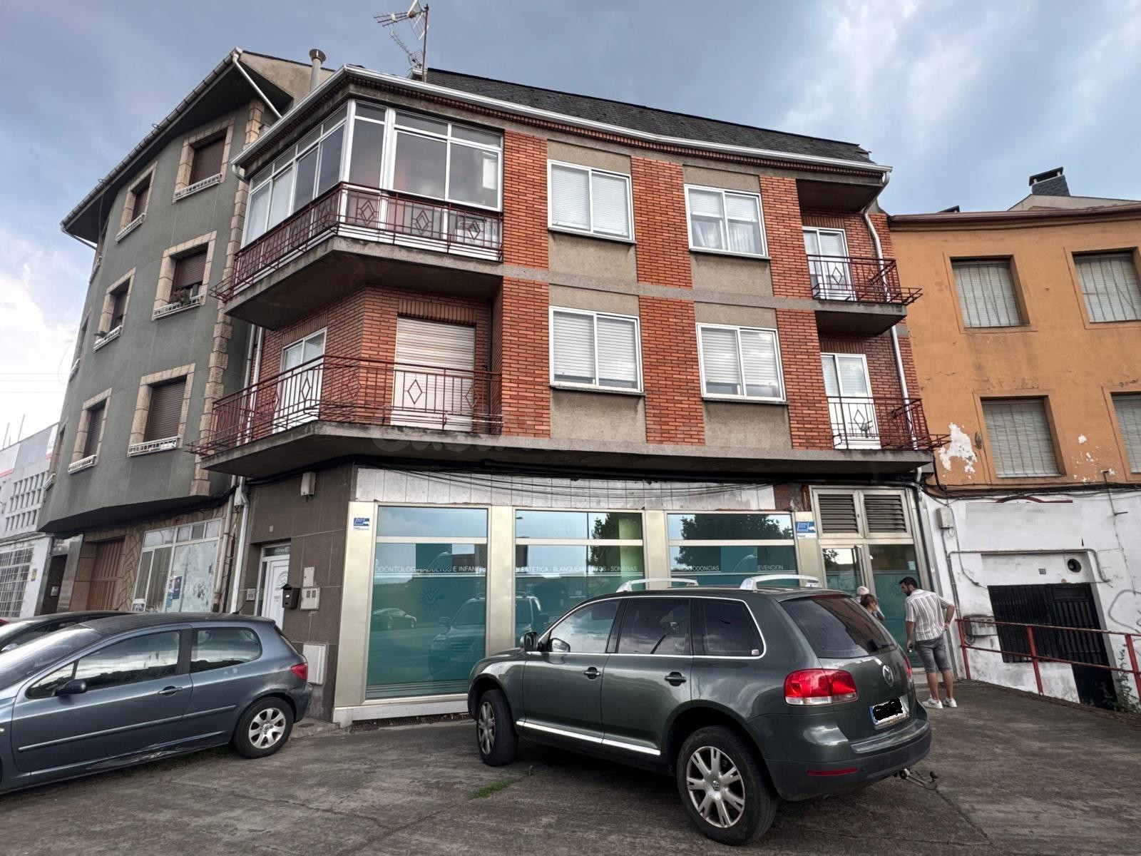 SE VENDE EDIFICIO EN CUATROVIENTOS-PONFERRADA