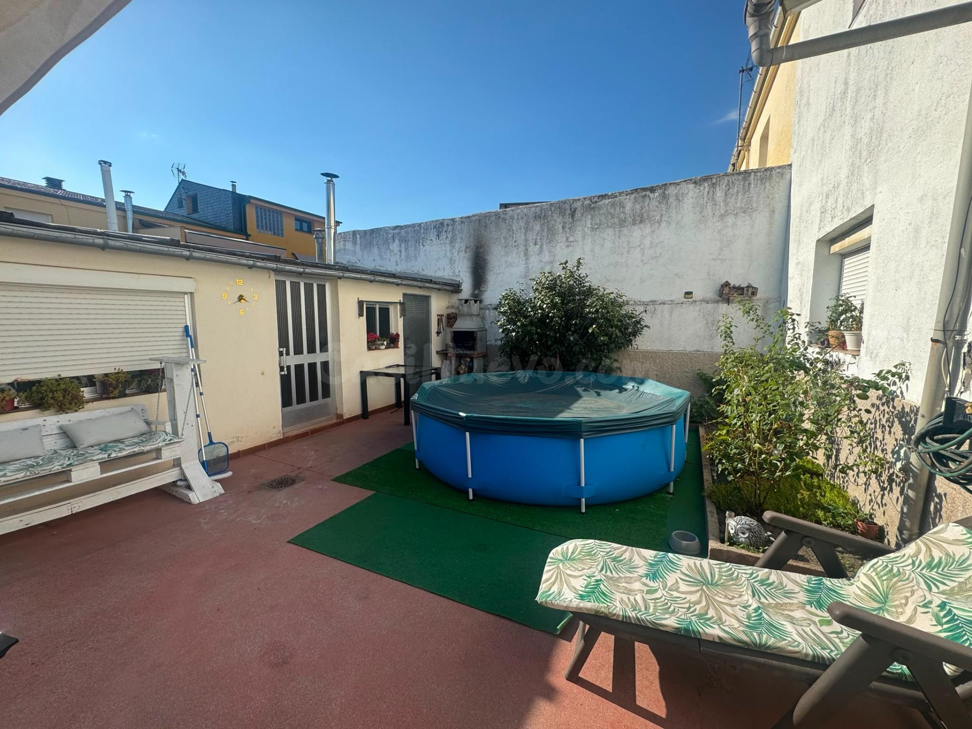 SE VENDE ADOSADO EN POSADA DEL BIERZO, MAS UNA FINCA URBANA  - foto 3