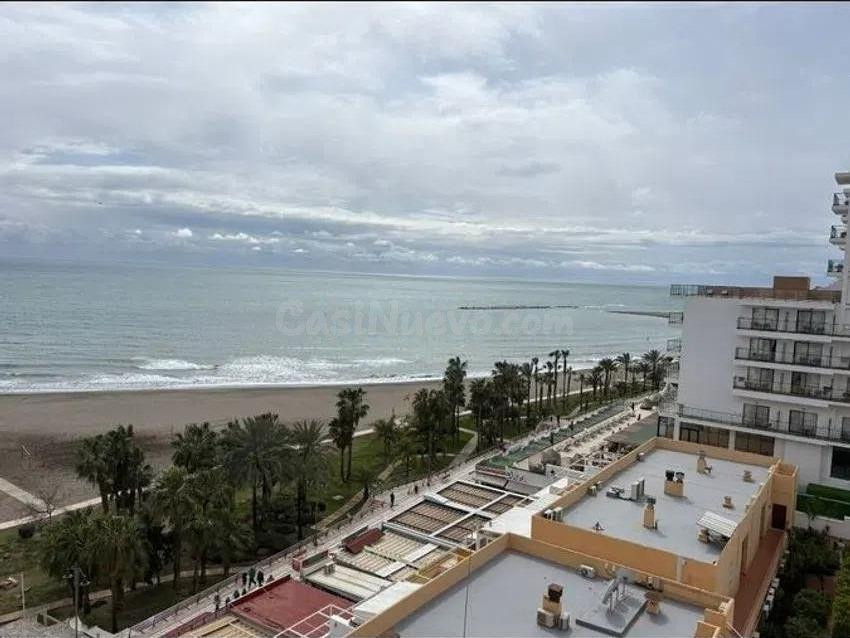 ESPECTACULAR APARTAMENTO CON VISTAS AL MAR EN PRIMERA LINEA DE PLAYA