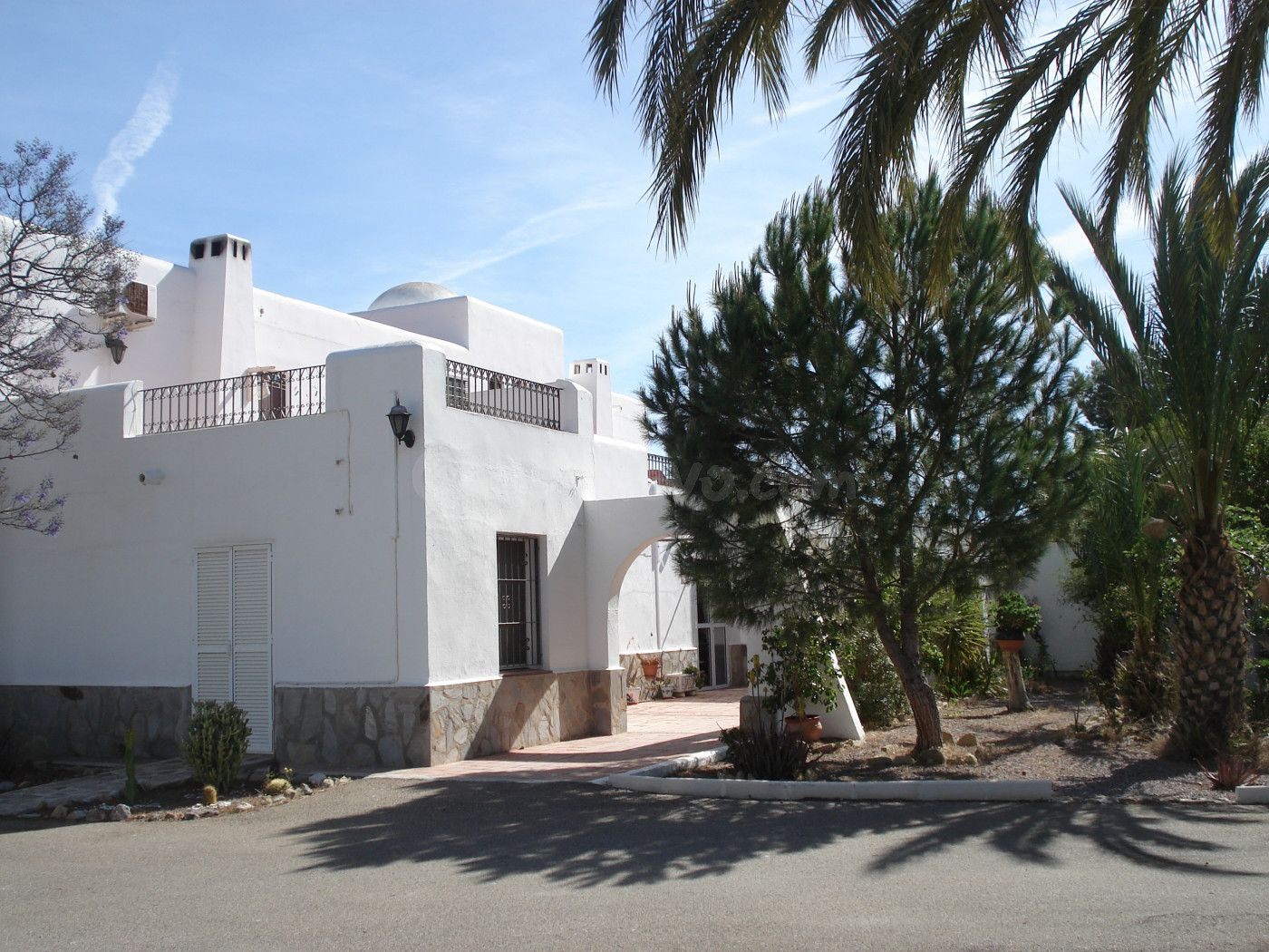 Casa con terreno, cuatro dormitorios, finca, cortijo y restaurante en Vera