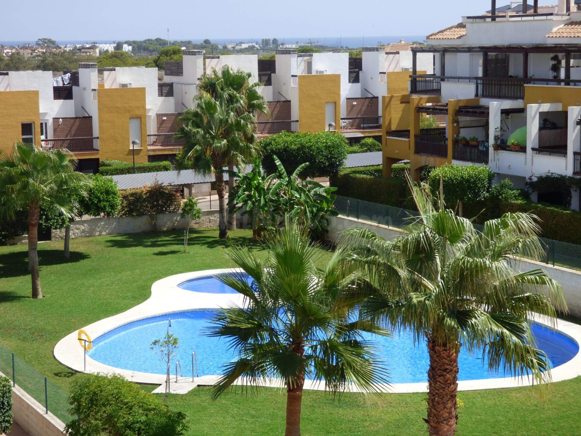 ESTUPENDO APARTAMENTO CON TERRAZA EN URBANIZACION DE VERA PLAYA