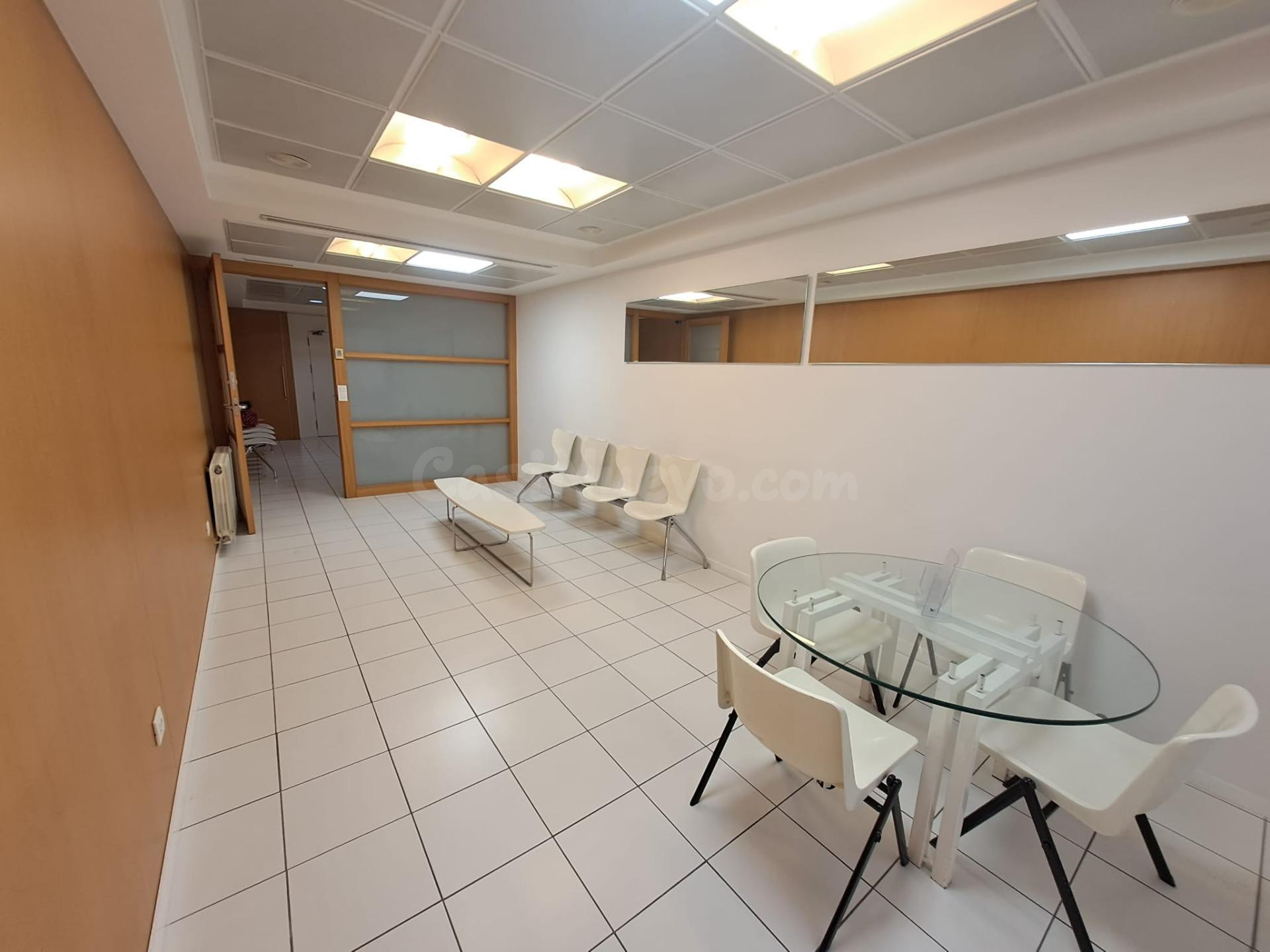Piso de mas de 4 hab 3 Aseos en Reina Victoria