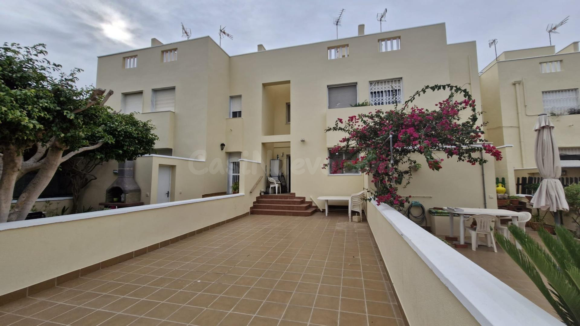 Chalet Adosado 4 dormitorios primera línea en Vera Playa