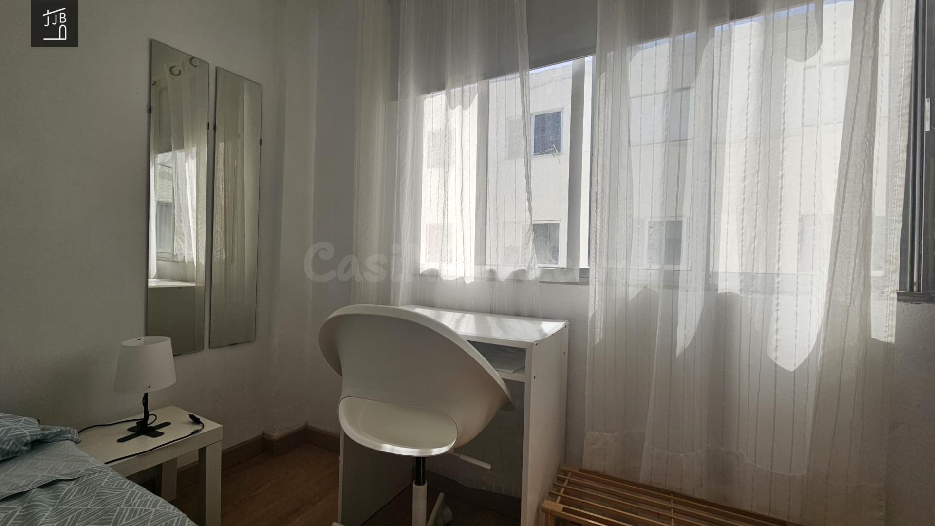 Alquiler de una habitación*** en piso compartido*** en Somosierra.