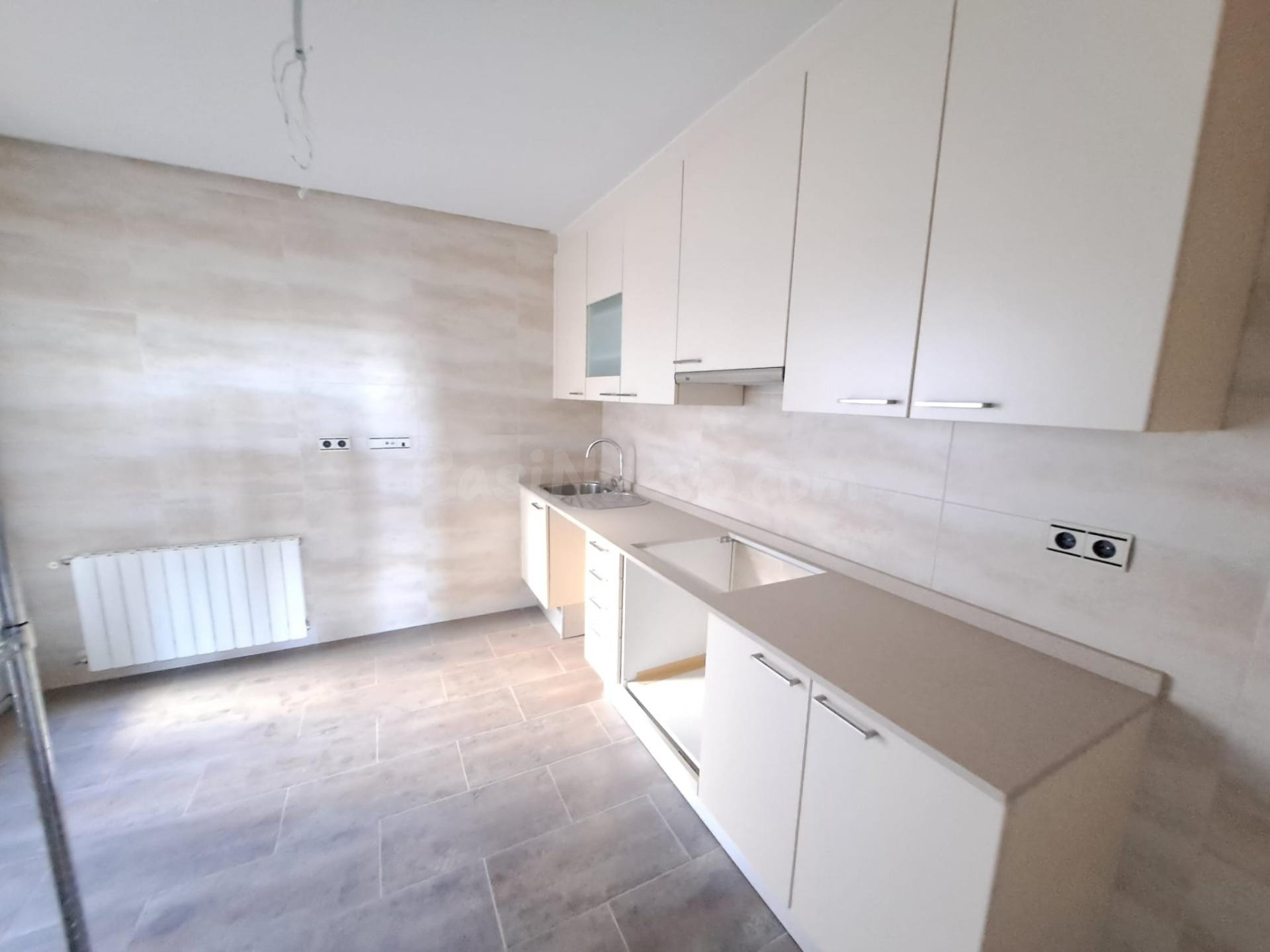Piso de 3 Dormitorios y 2 Baños en  FACASA, ELCHE.