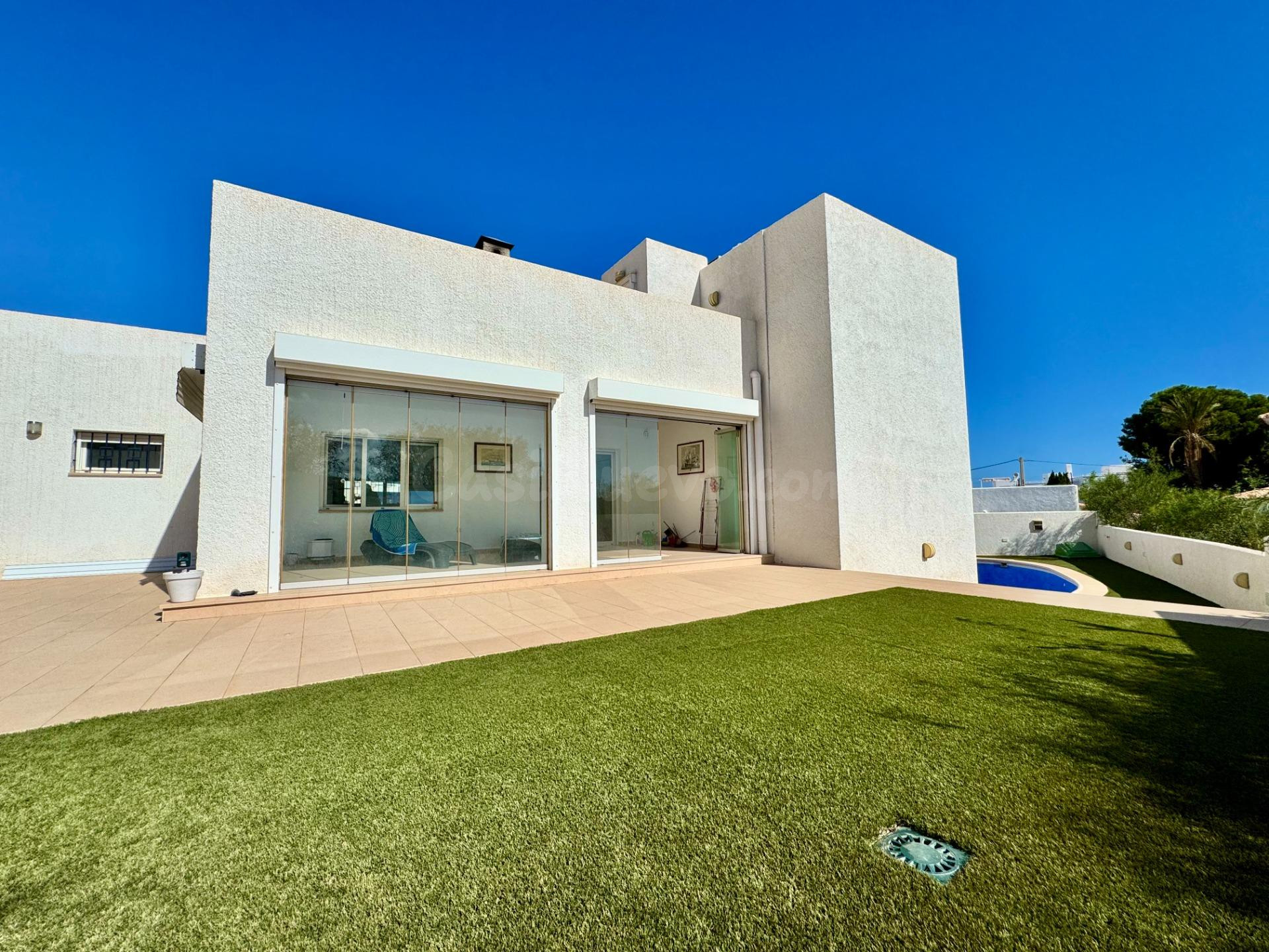 Chalet de 2 dormitorios y 4 baños con garaje y piscina privada en Mojácar Playa
