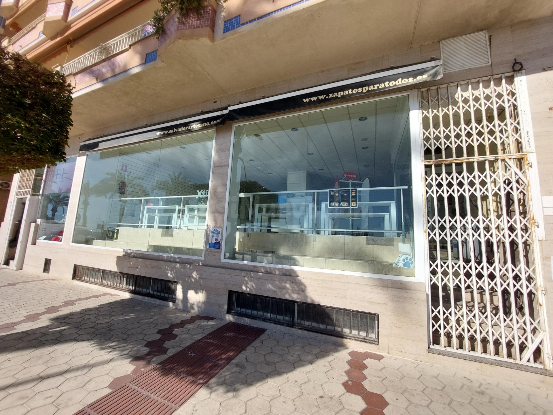 Amplísimo, diáfano y luminoso local comercial en el Paseo Malecón de Garrucha