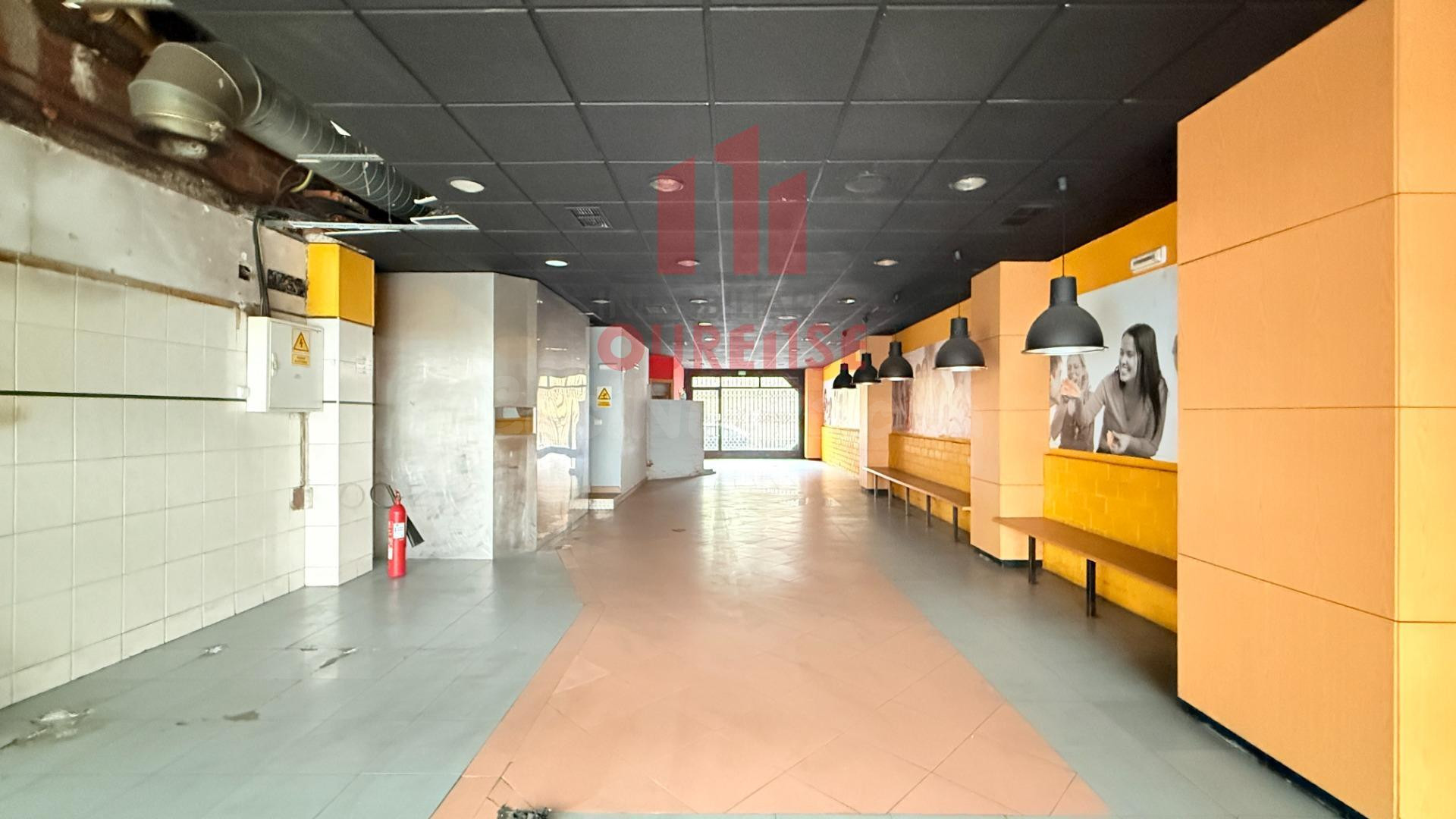 LOCAL COMERCIAL CON SALIDA A DOS CALLES