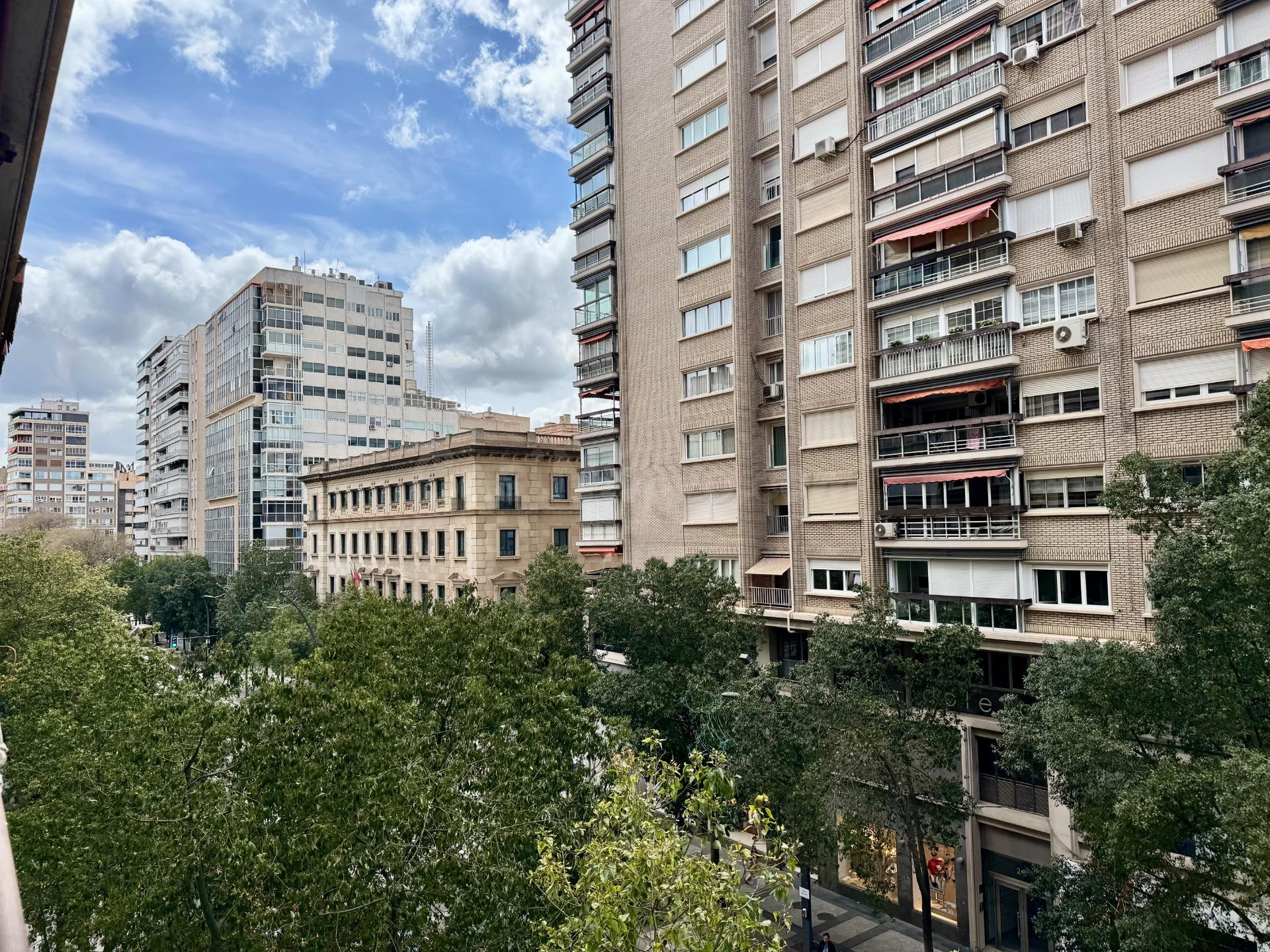 Piso de 4 dormitorios en venta en Gran Vía