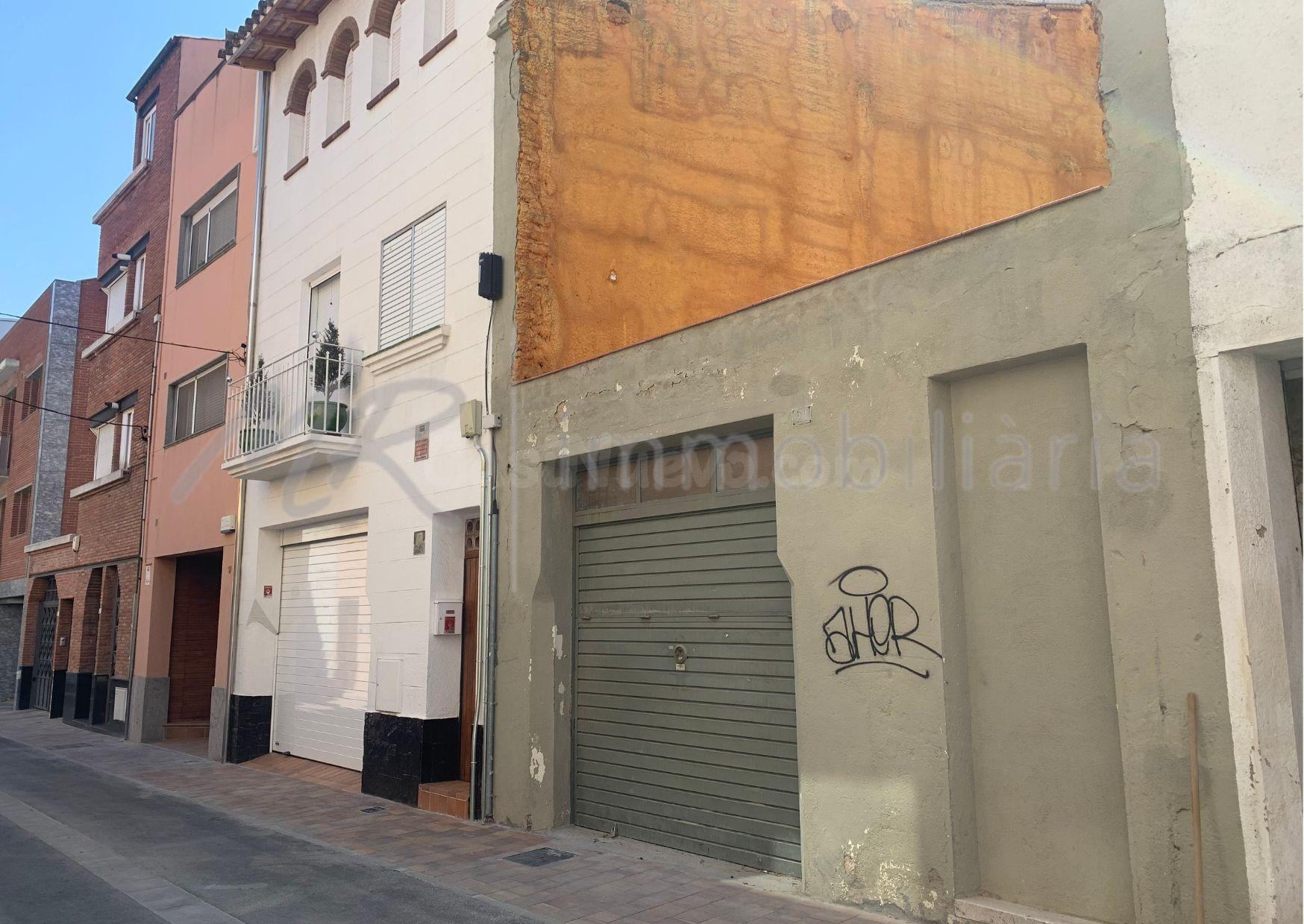 Terreno en el centro de Granollers en alquiler para parking...!!