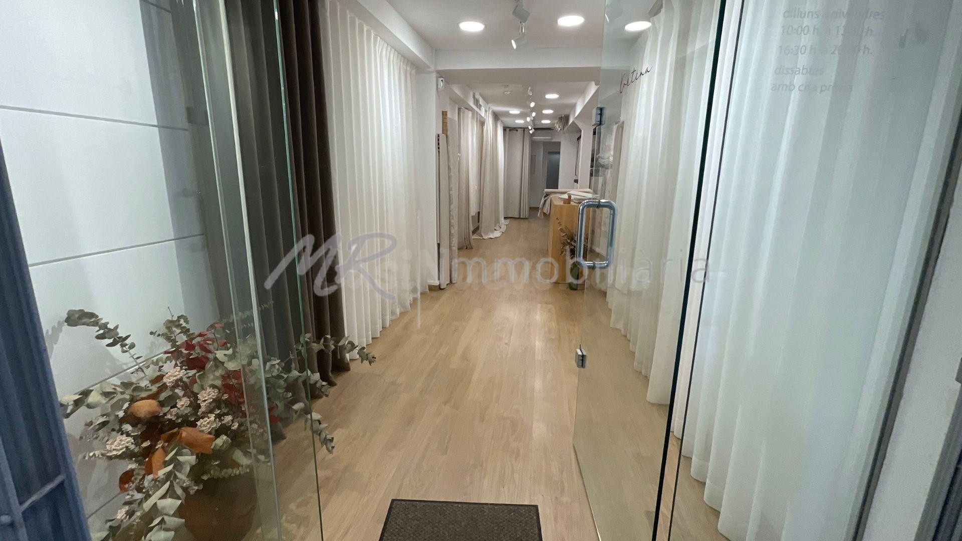 Local comercial en alquiler en el centro de Granollers!