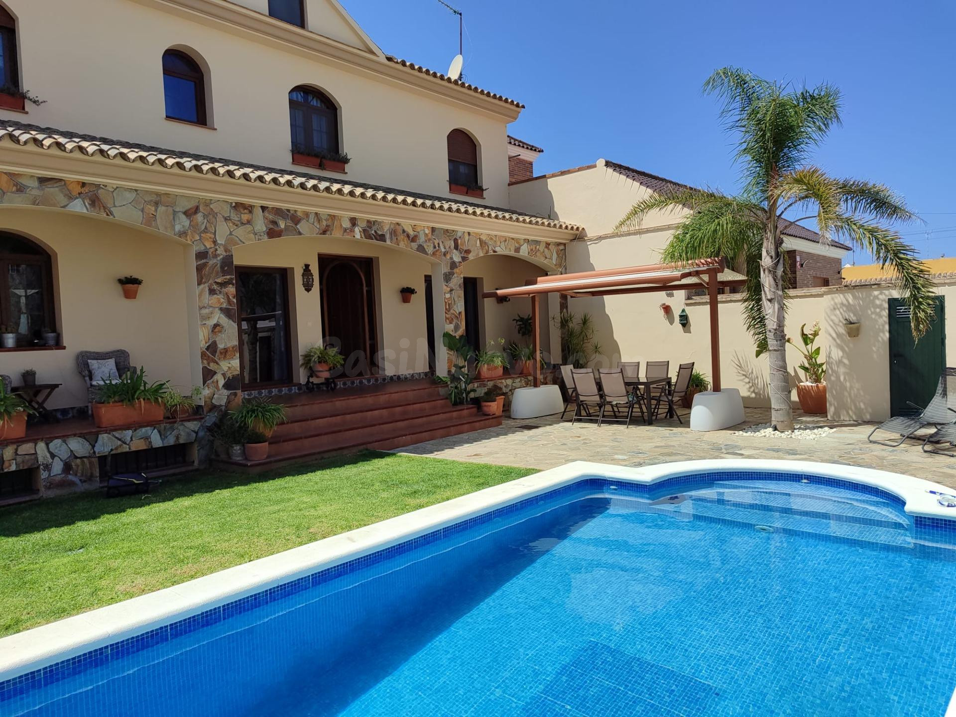 CHALET EXCLUSIVO CONSTRUIDO CON PRIMERAS CALIDADES