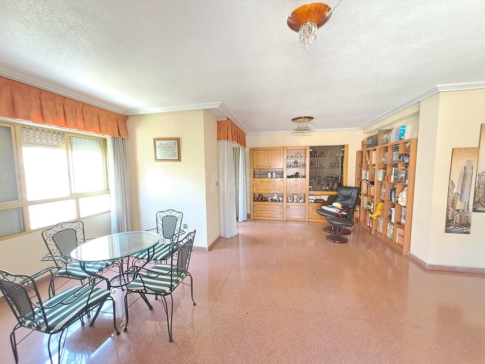 Piso de 3 habitaciones y 2 baños zona Corazón de Jesús, Elche