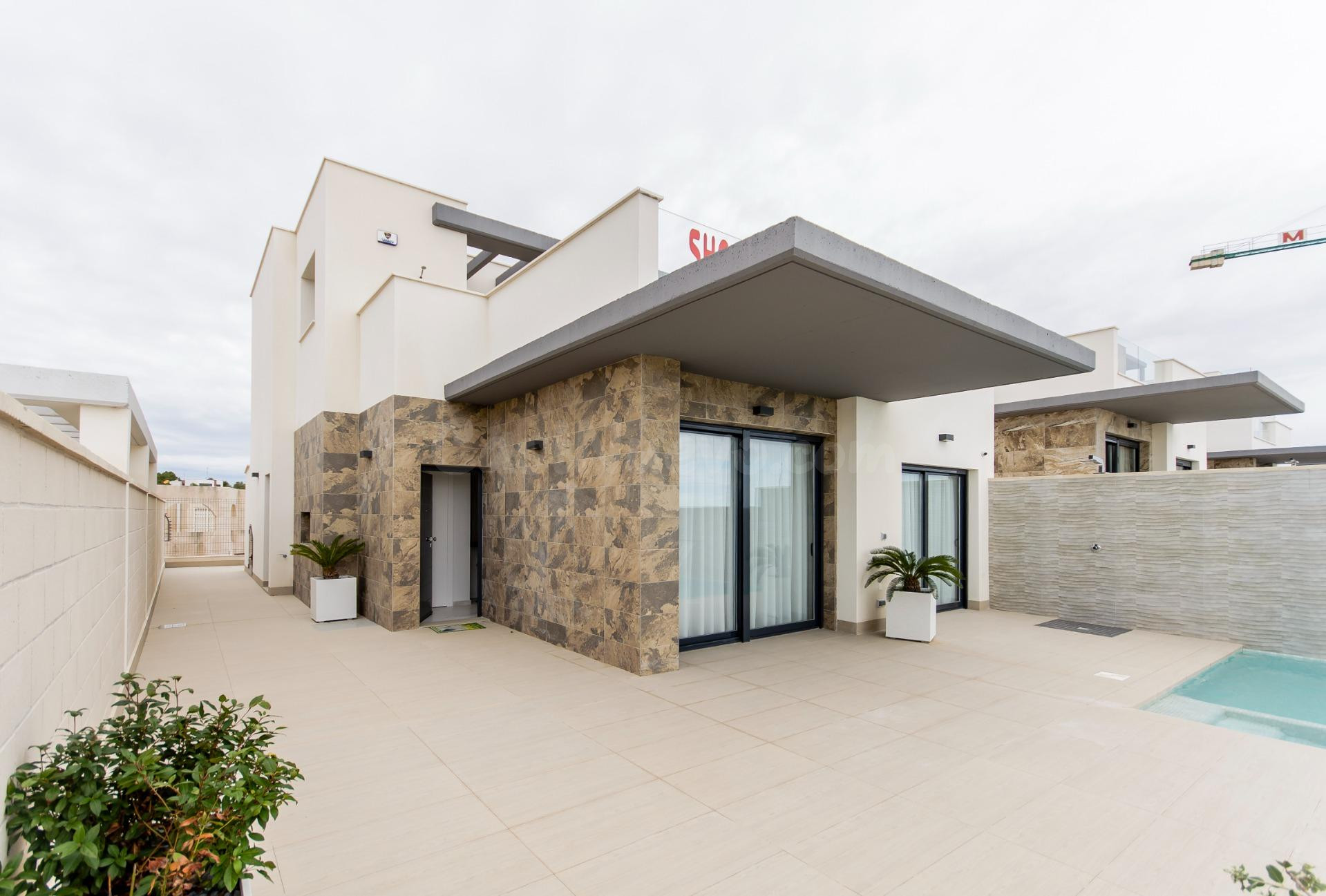 OBRA NUEVA. VILLAS (GEMMA PLUS) ORUHUELA COSTA. PLAYA A 350 METROS.