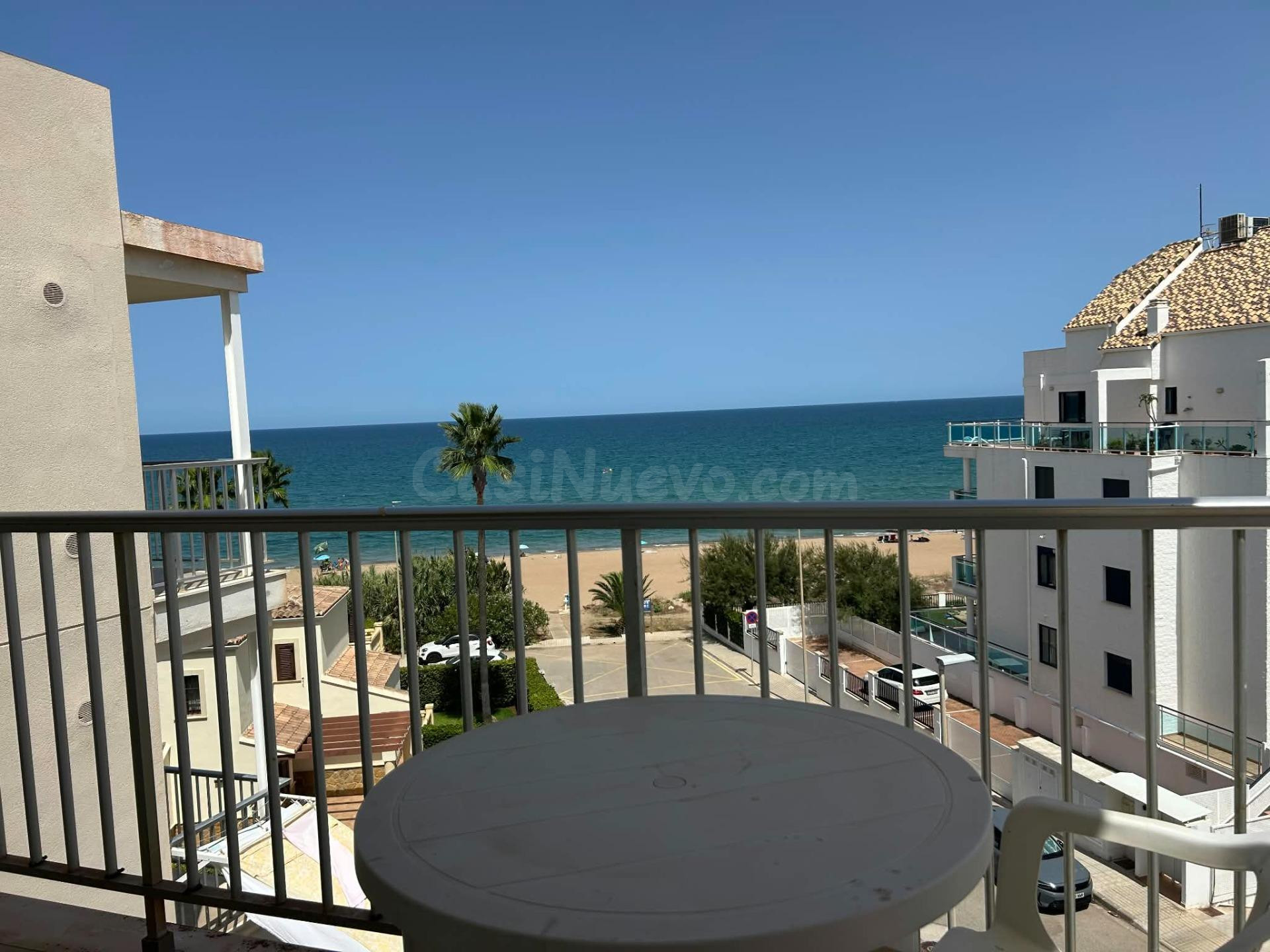 Alquiler anual en primera línea de playa.