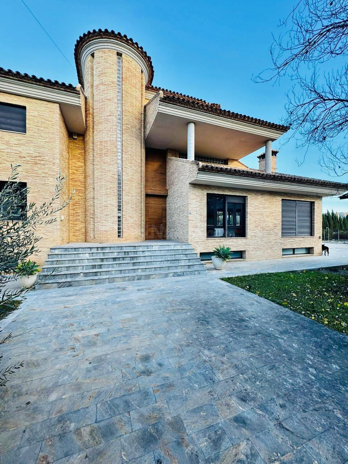 Chalet con 5 dormitorios con piscina y garaje en Casillas, M - foto 3