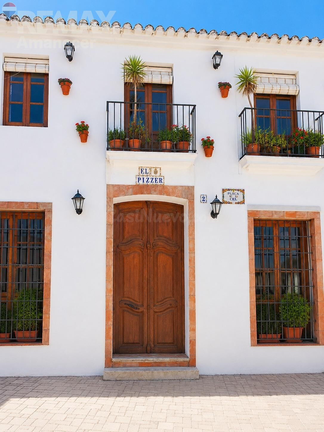 Edificio con antiguo restaurante y vivienda independiente junto al puerto de Dénia