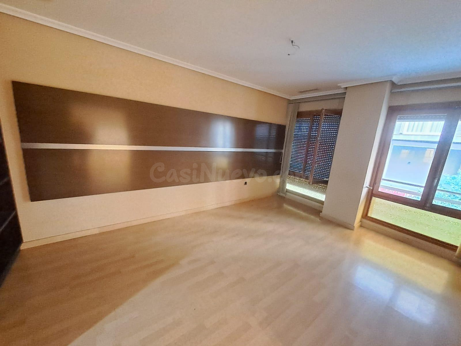 Entreplanta comercial junto a la Glorieta, en el centro de Elche