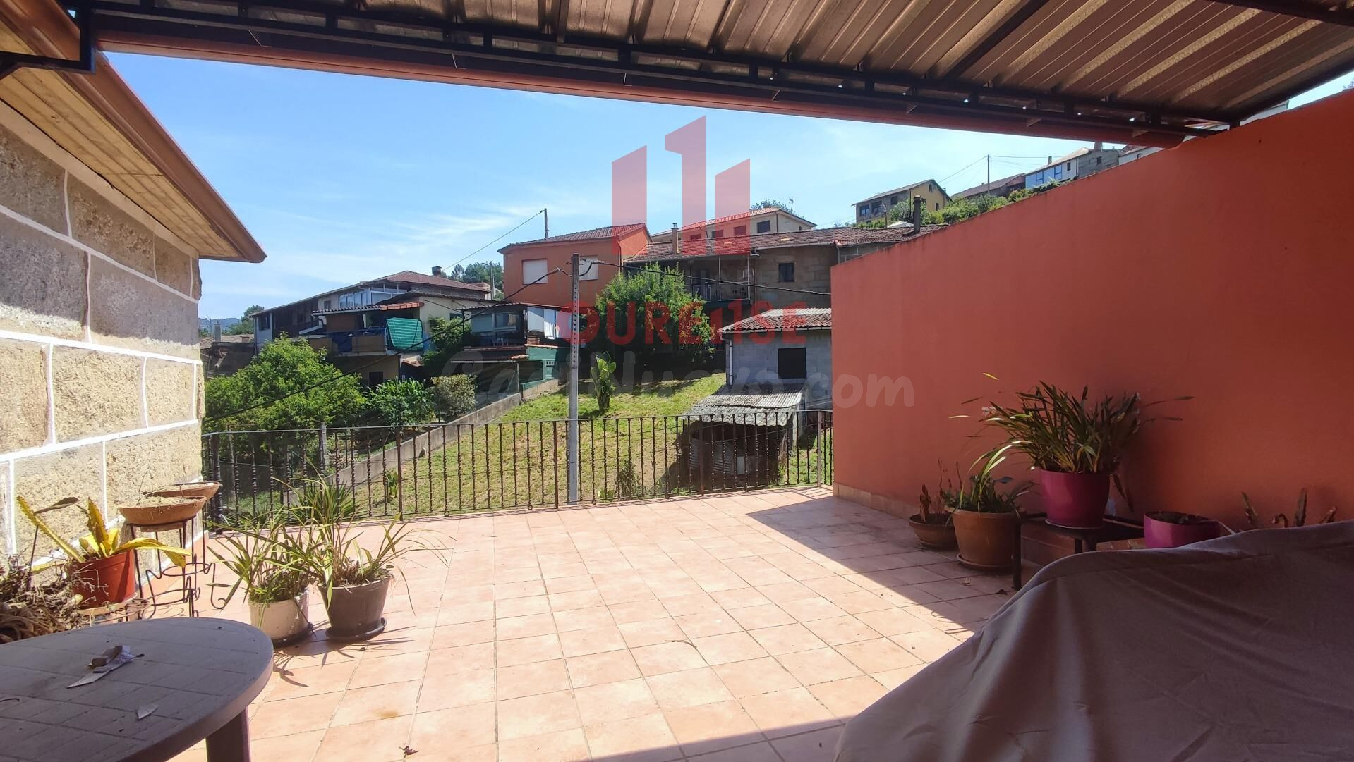 CASA DE PIEDRA PARA REFORMAR CON PARCELA EN ALONGOS.