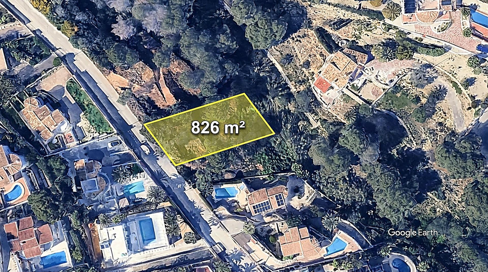 Solar urbano 826 m2 en Buenavista, Benissa Costa — construye tu villa entre pinos, a minutos de Cala Advocat y Baladrar