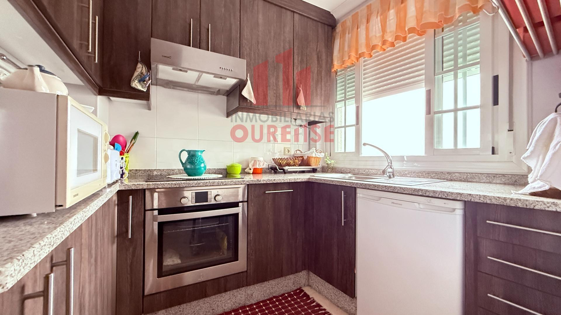 VIVIENDA UNIFAMILIAR CON TERRAZA EN SAN CIBRAO DAS VIÑAS