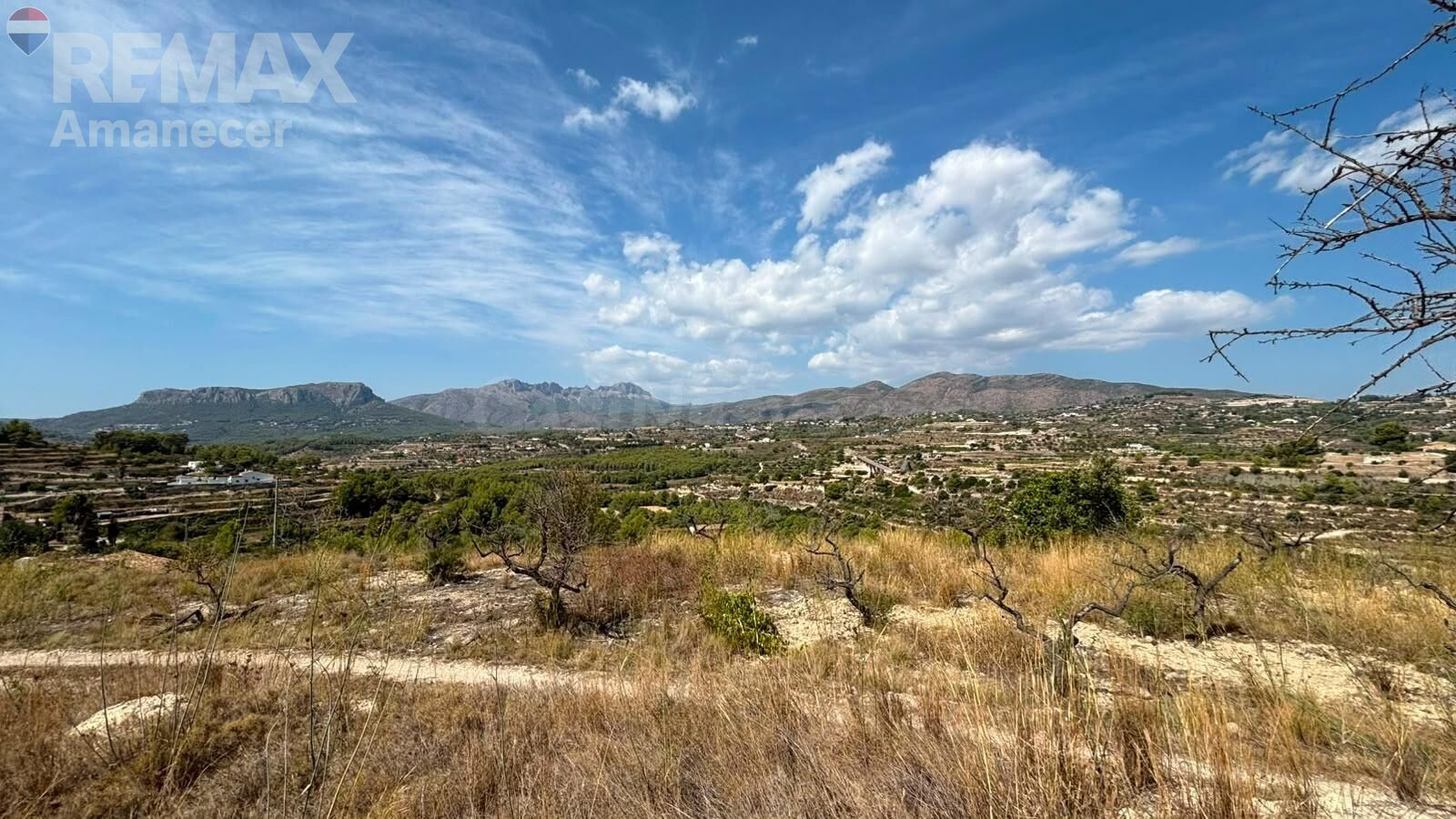 Terreno Rústico Edificable (+10.000m2) en Benissa con Vistas a Bernia