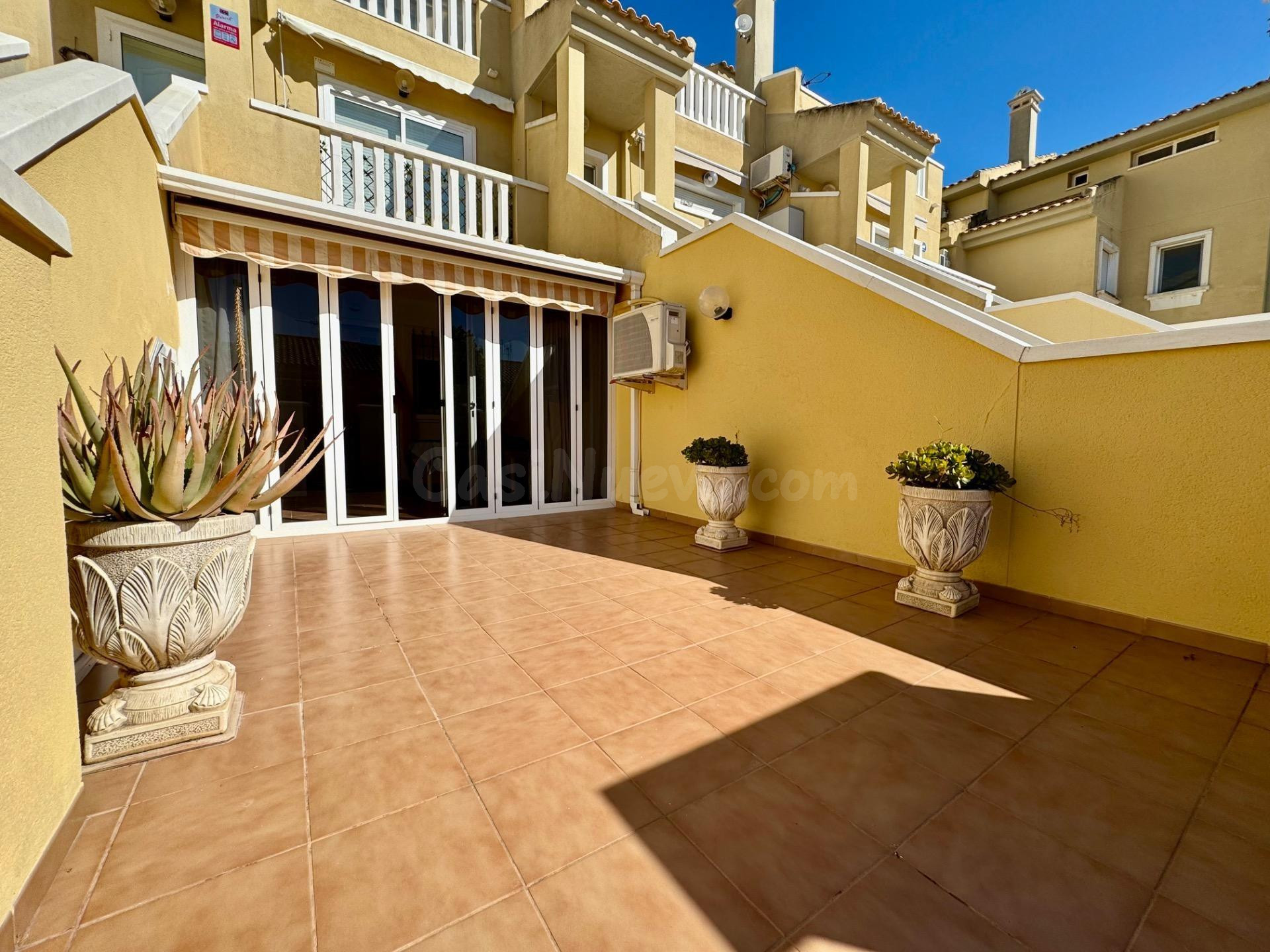 Piso en planta baja de 2 habitaciones amueblado con garaje y trastero en Los Alcázares, Murcia