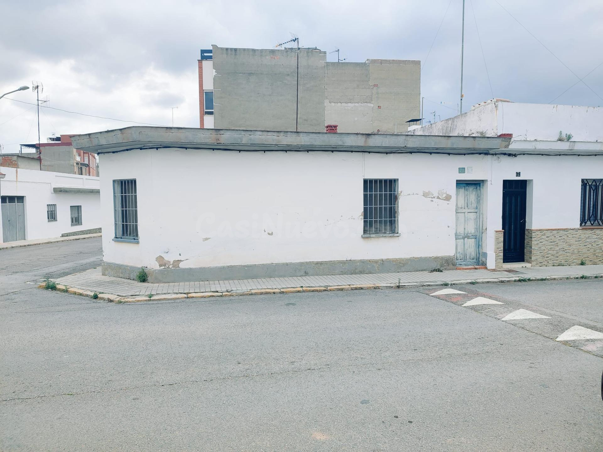 CASA EN BETXI ESQUINA A DOS CALLES Y GARAJE