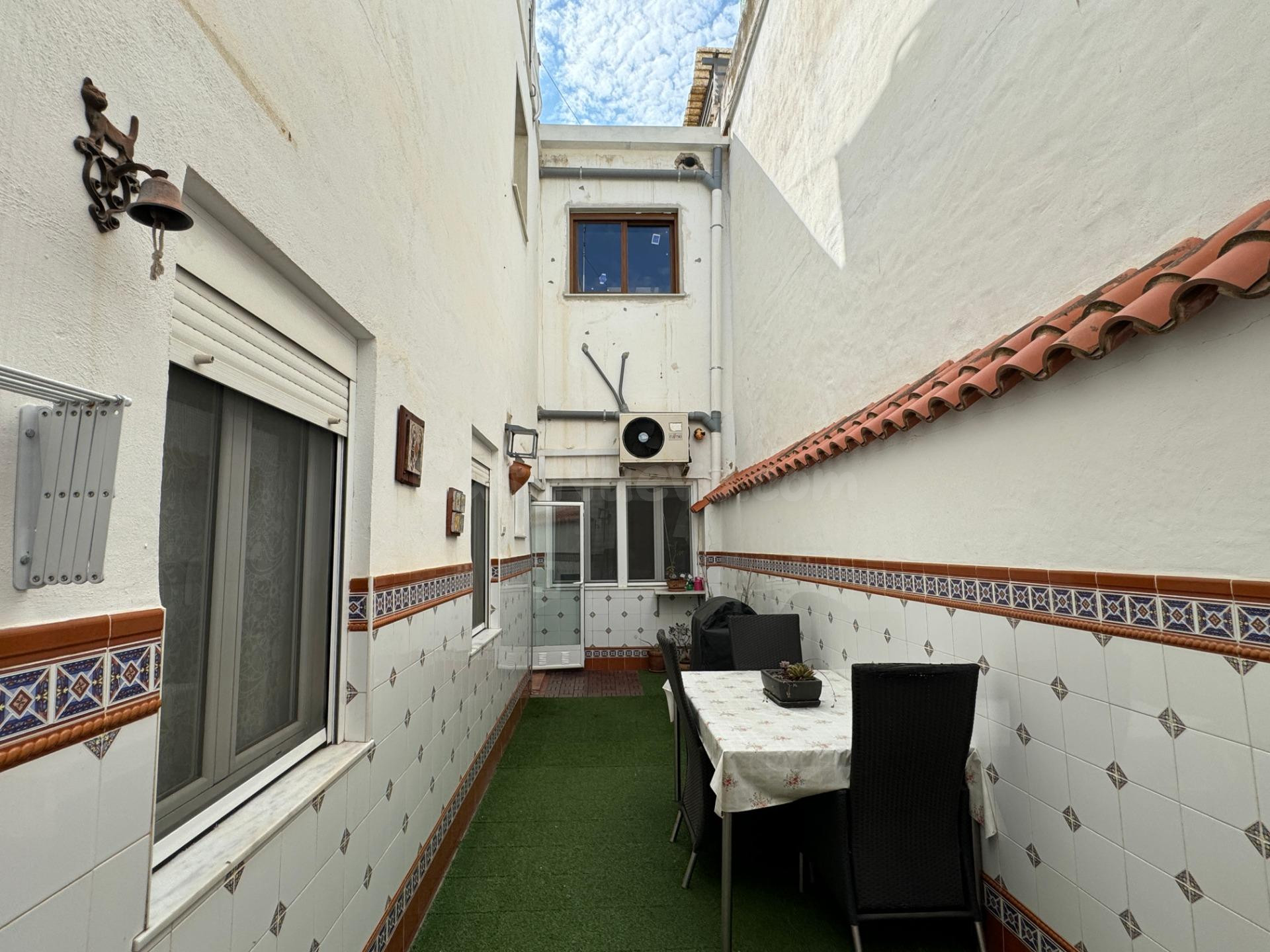 ALG128 - CASA DE 268M2 EN LA CALLE FUSTERS DE ALGEMESÍ
